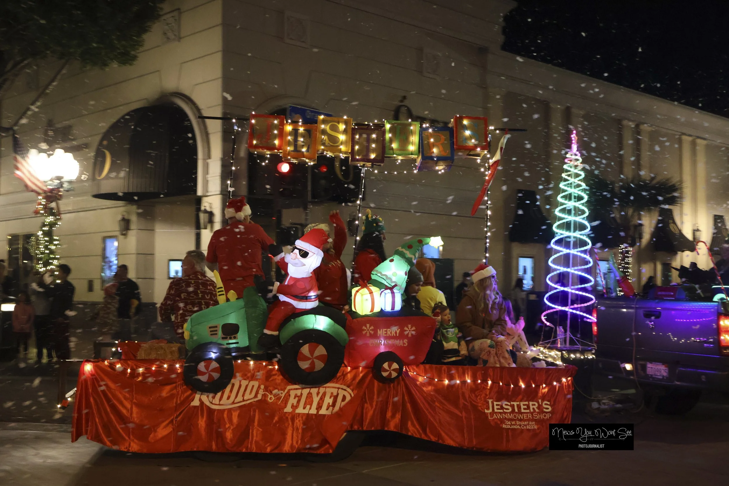  A float at the annual Christmas parade hosted by the Kiwanis Club of Redlands on Saturday, Dec. 6, 2025. (Photo by Brian Spears, Redlands Collective News) 