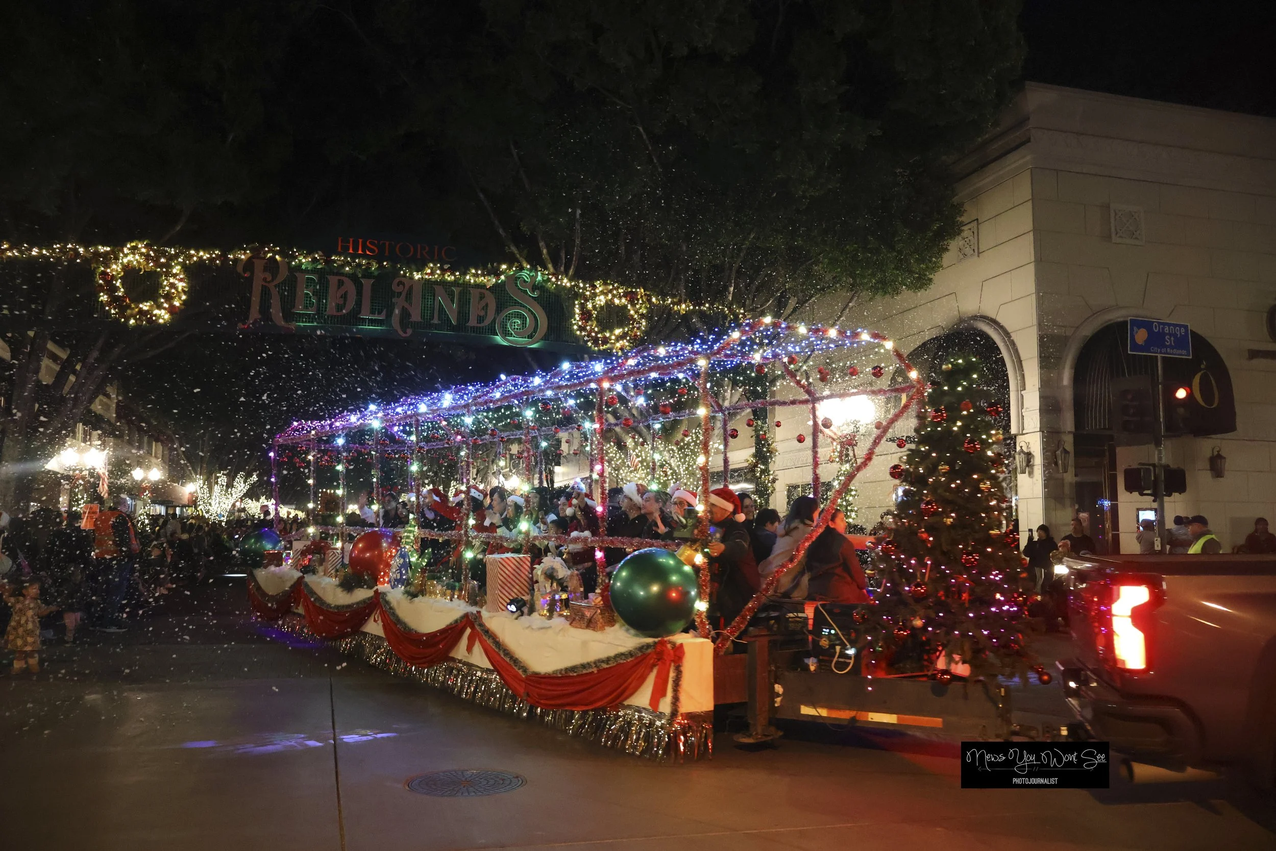  A float at the annual Christmas parade hosted by the Kiwanis Club of Redlands on Saturday, Dec. 6, 2025. (Photo by Brian Spears, Redlands Collective News) 