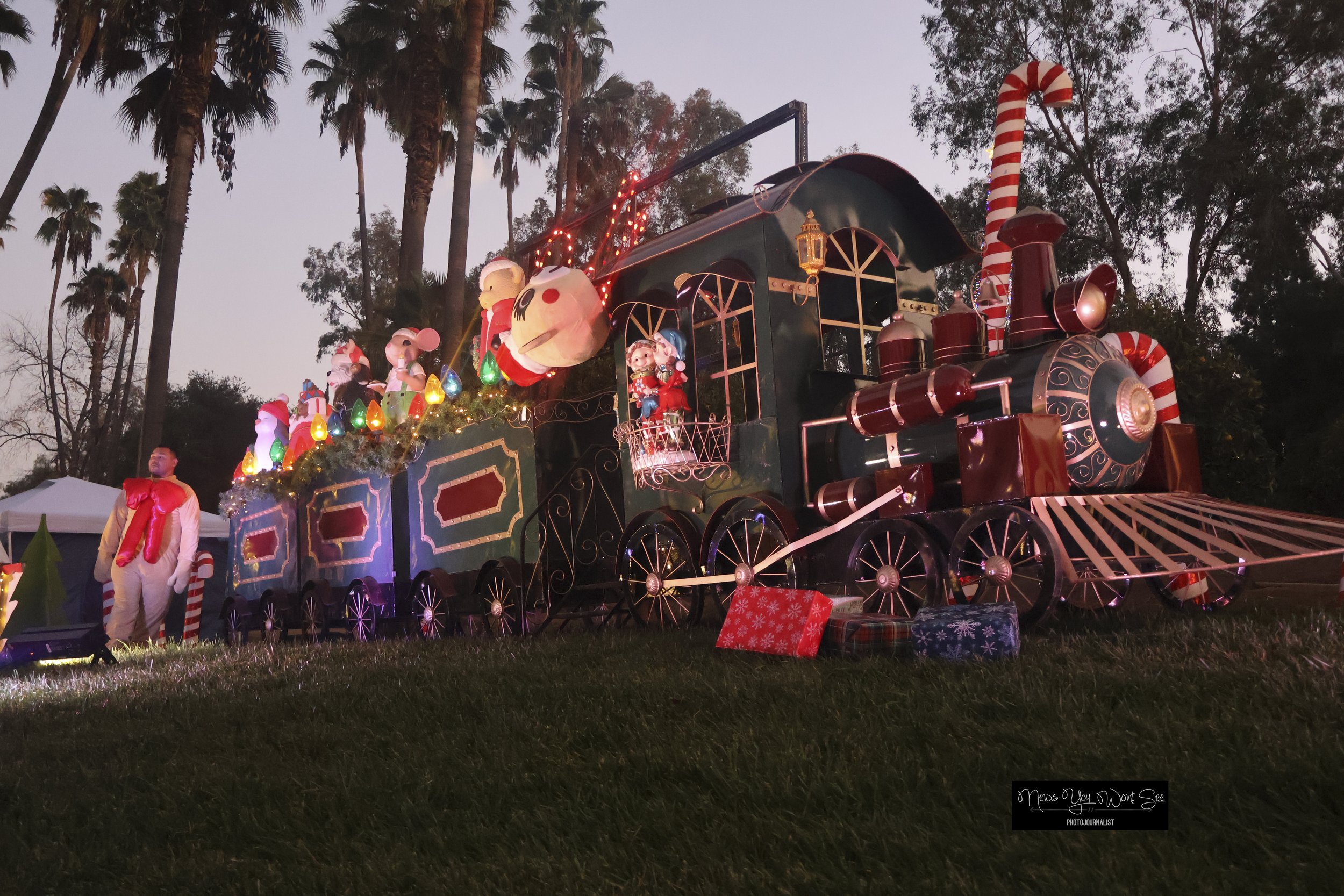  Some of the decorations set up at the Burrage Christmas drive-thru. Dec. 14, 2025 ( Photo by Brian Spears, Redlands News Collective) 