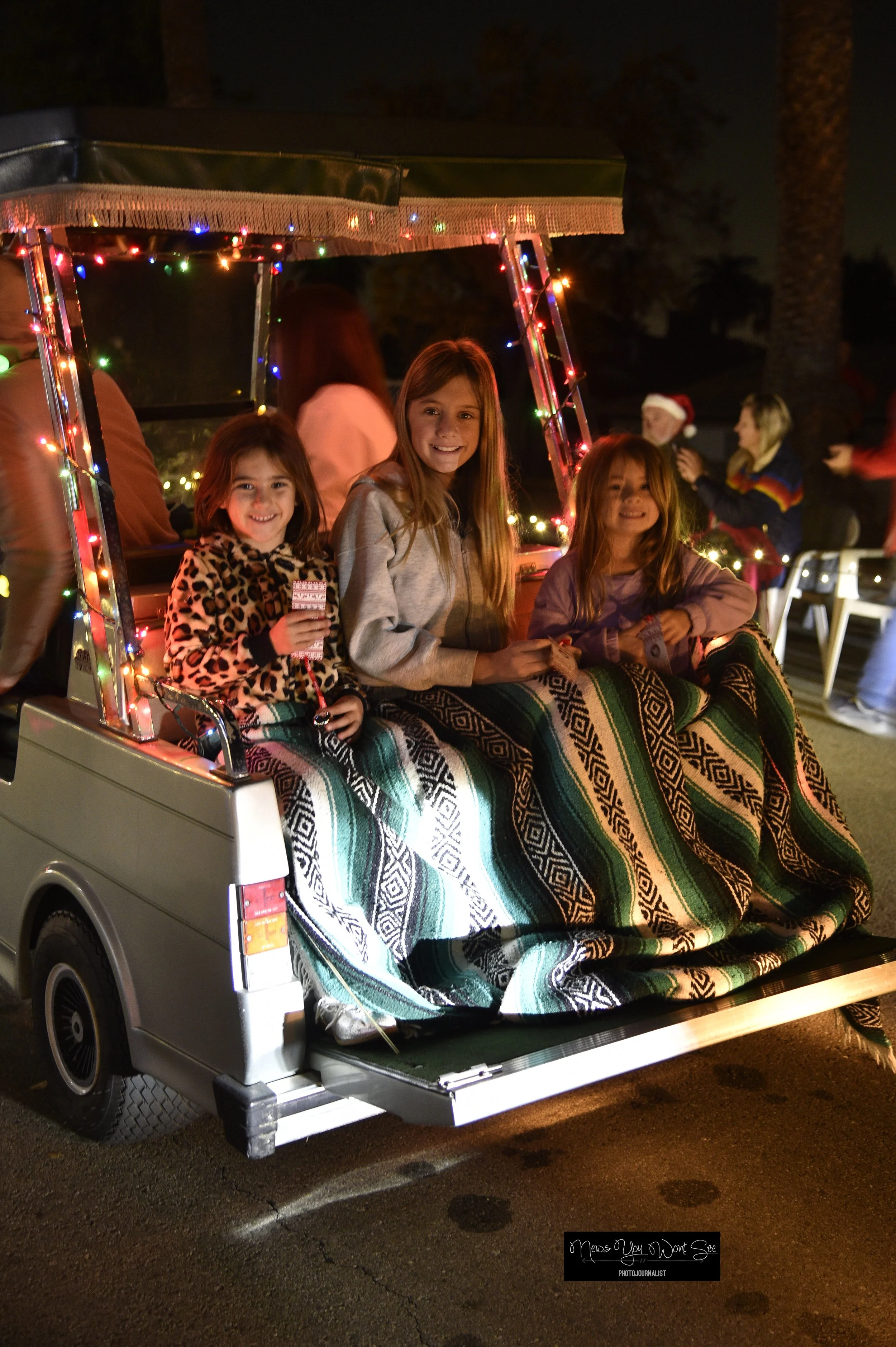  Marlo and lalya Arsenault sith with friend Sapie Carroll at The Burrage Christmas drive-thru. Dec. 14, 2025 ( Photo by Brian Spears, Redlands News Collective) 