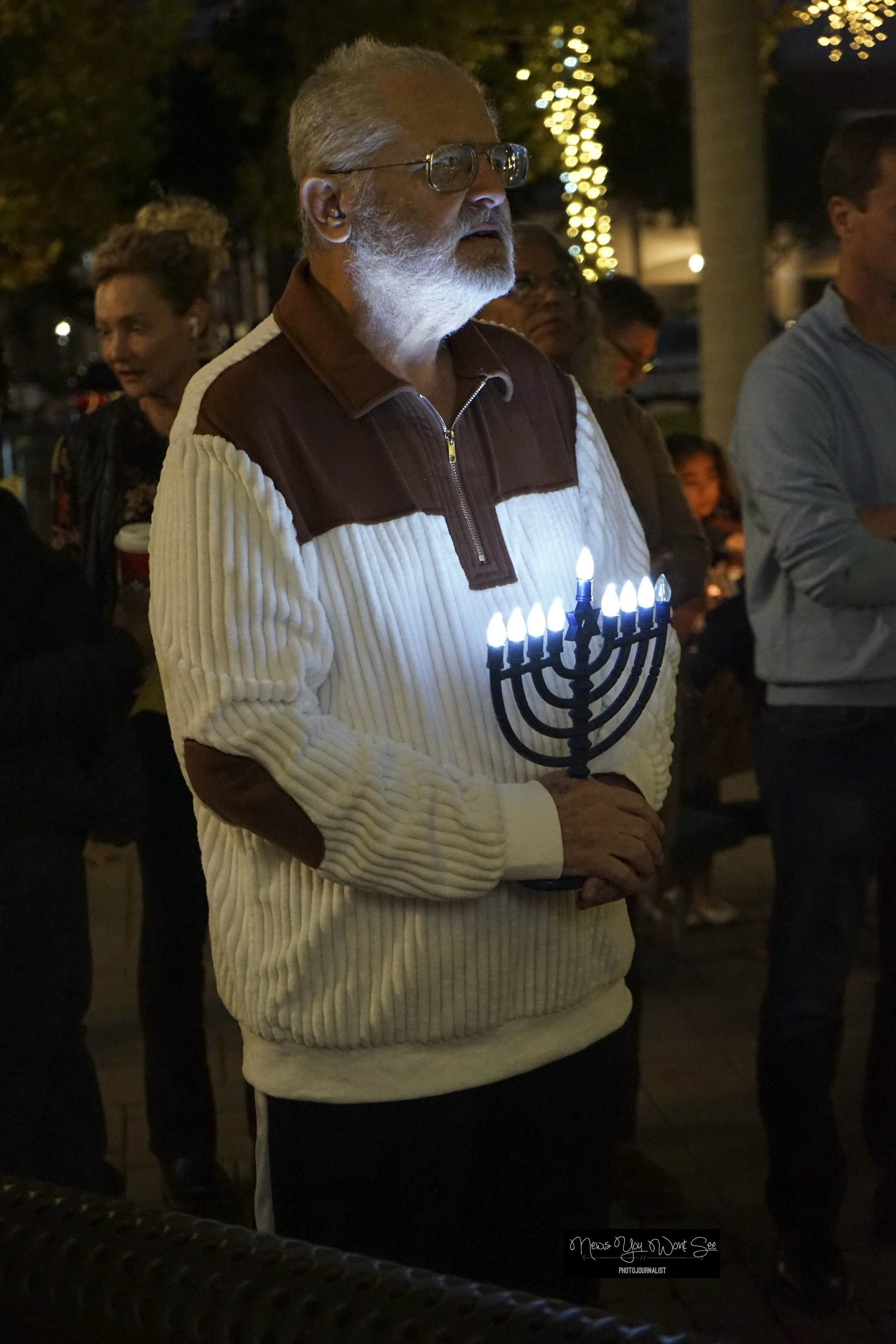  Paul Zippersten holds a Menaurah at the Light Up the Night event at Ed Hales Park in Redlands, Dec. 20, 2025 (Photo by Brian Spears, Redlands Collective News) 