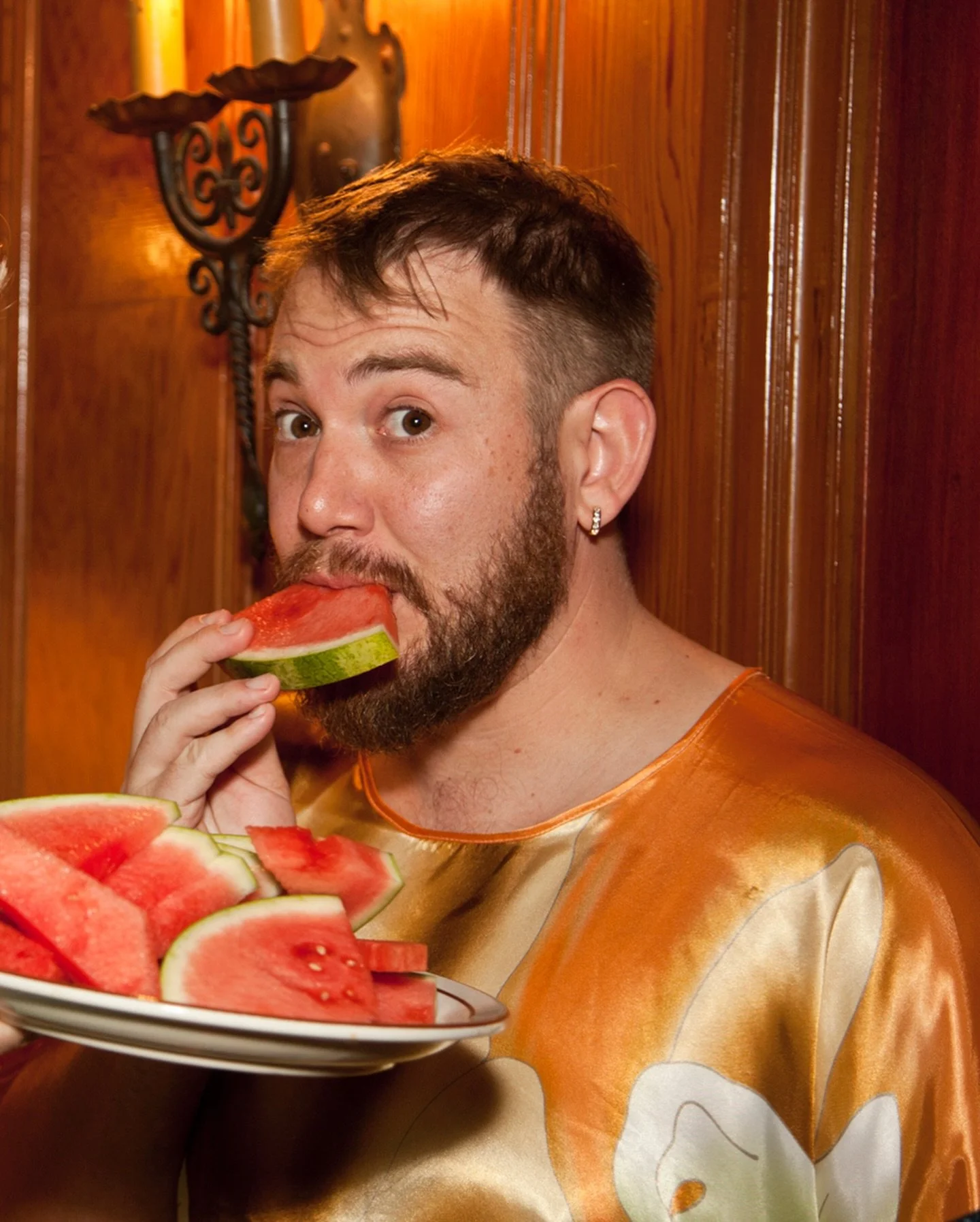 Do you like fruit? 🍉 Do you like soup? 🍲 

Good! 👏🏼 Then you&rsquo;ve got two chances to hang with me this week! 🤩

Tonight! I&rsquo;m reading a piece for @decenteredarts Poolside Poets at @stjosephsartsfoundation 📝 The theme is forbidden fruit