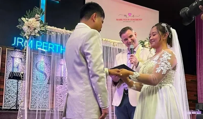 couple-taking-wedding-vows