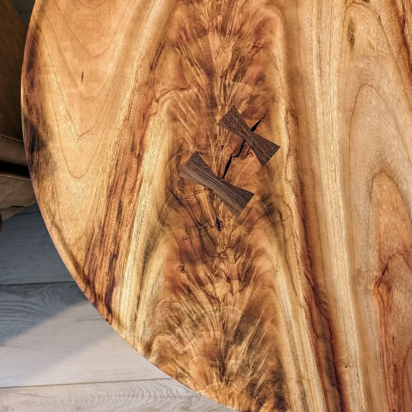 This Camphor top was stunning as well. 😍

#bevworks
#woodworking #FurnitureDesign
#hardwood