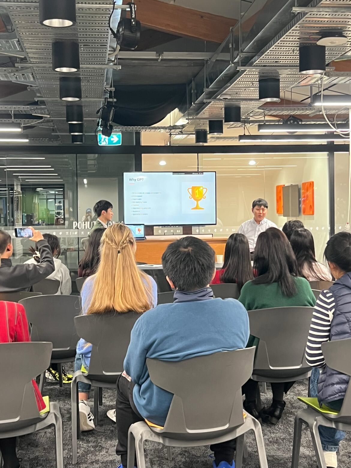 The social committee held their first event of the year on May 25th, which was Medical Night! 🩺🏥

This event allowed for 3 medical professionals, and some current university students studying biomedicine and medicine to share their personal journey