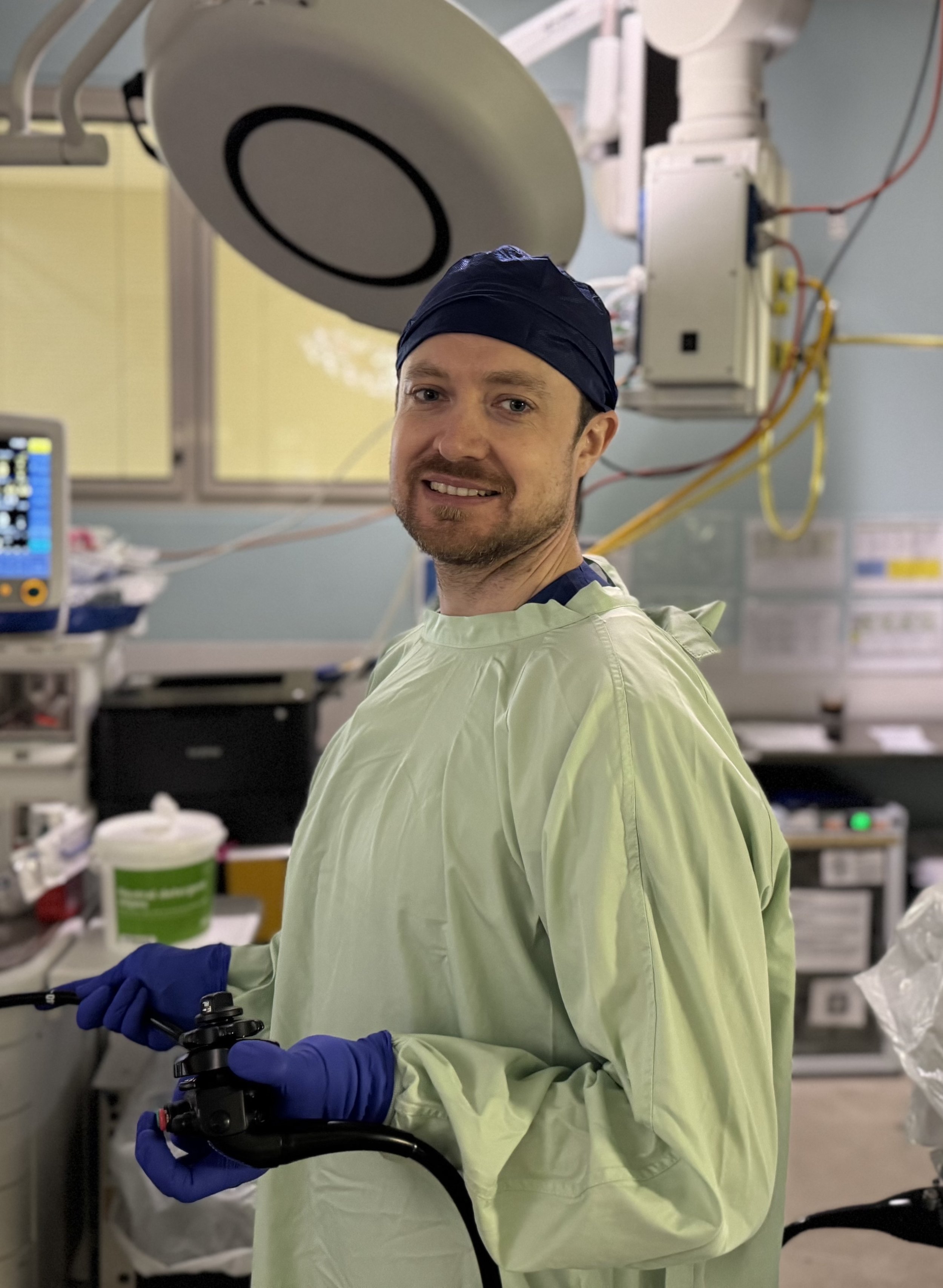 Gastroenterologist in North Sydney (Chatswood, Wollstonecraft, St Leonards, Willoughby, Lane Cove, Castle Cove, Castle Crag, Middle Cove, Mosman) holding a gastroscopy or colonoscopy and about to perform polyp removal for bowel cancer prevention