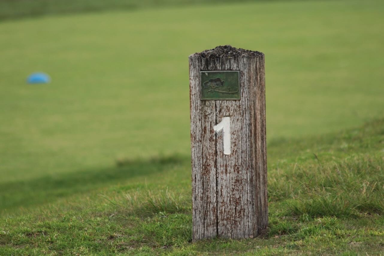 Golf on Melbournes famous peninsulas combined with Oaks Derby and Cups day.  Who's joining is in 2026? #golfmelbourne#golftravel#melbournecup#emiratesmelbournecup#moonahlinks