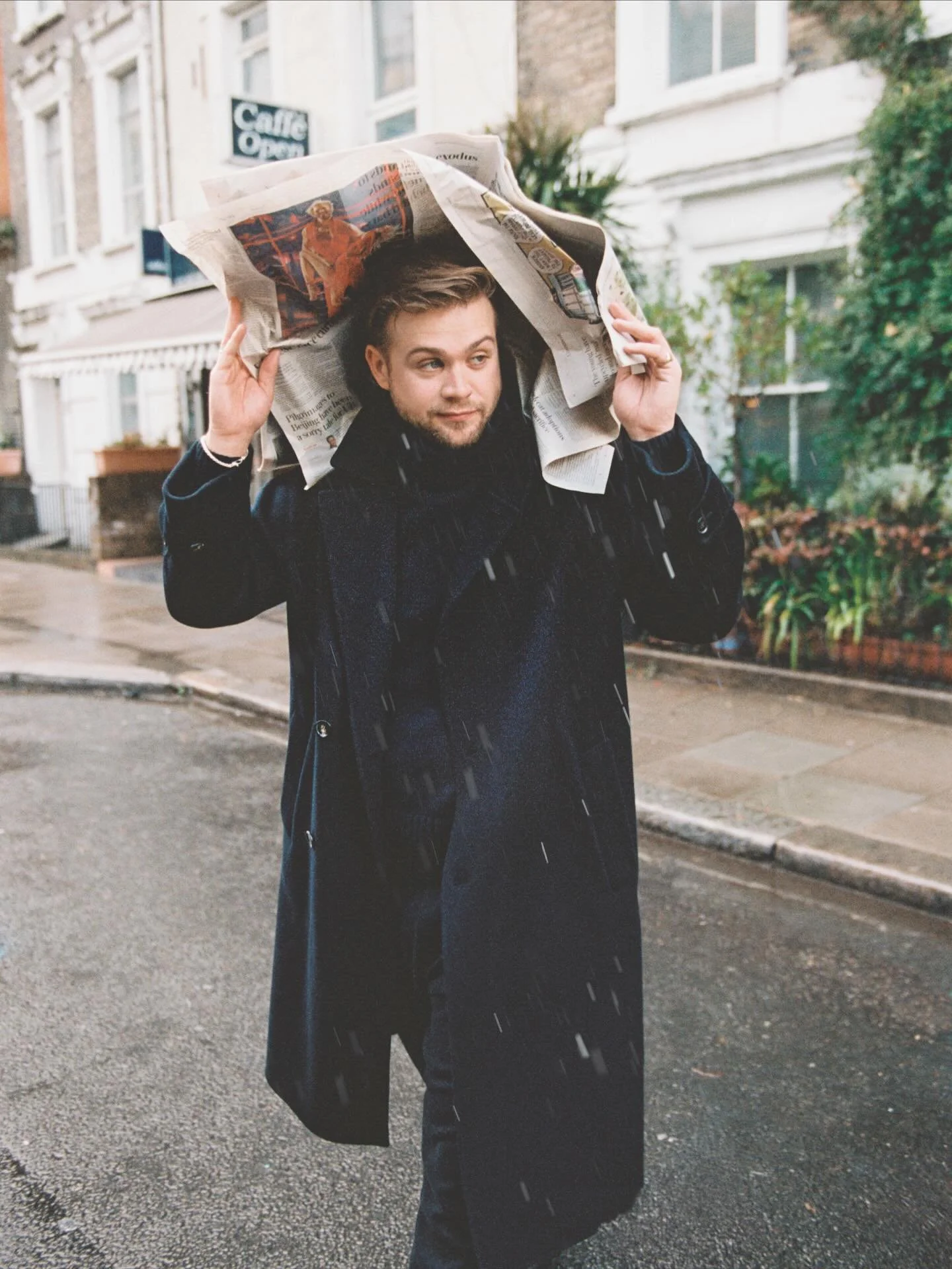 The new school of Leo Woodall, for @sharpmagazine&rsquo;s Winter 2026 cover story. ♌️ 

Following @nurembergfilm&rsquo;s TIFF premiere this fall, I chatted with the young British star about transitioning from romcom heartthrob to a far darker, histor