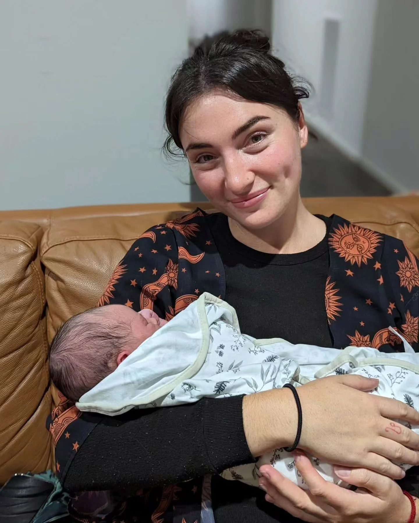 The first baby I ever witnessed to be born and the first human to touch and welcome them (only ((ever)) at the request of the Mother at the time)
What.An.Honour.
🥰
I love watching you catch your babies 🥺❤️&zwj;🔥
.
.
.
#birthkeeper #doula #firstbir