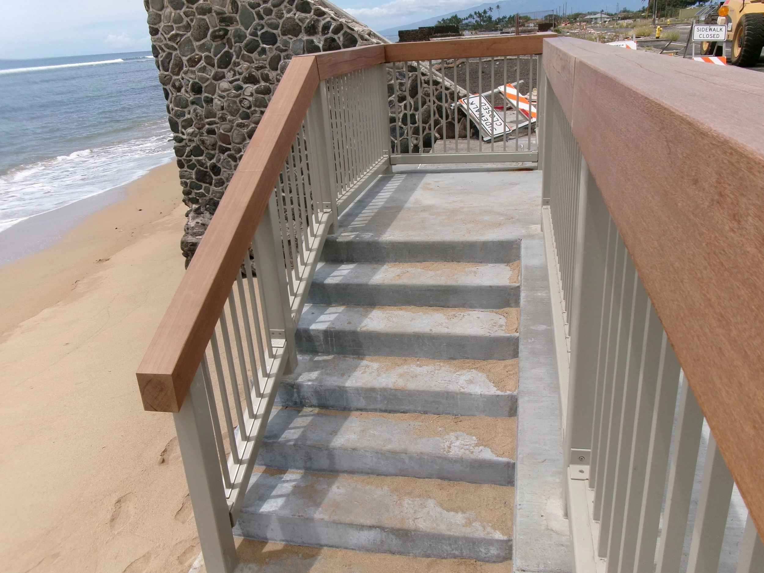 Lahaina Front St - Beach Stairs.JPG