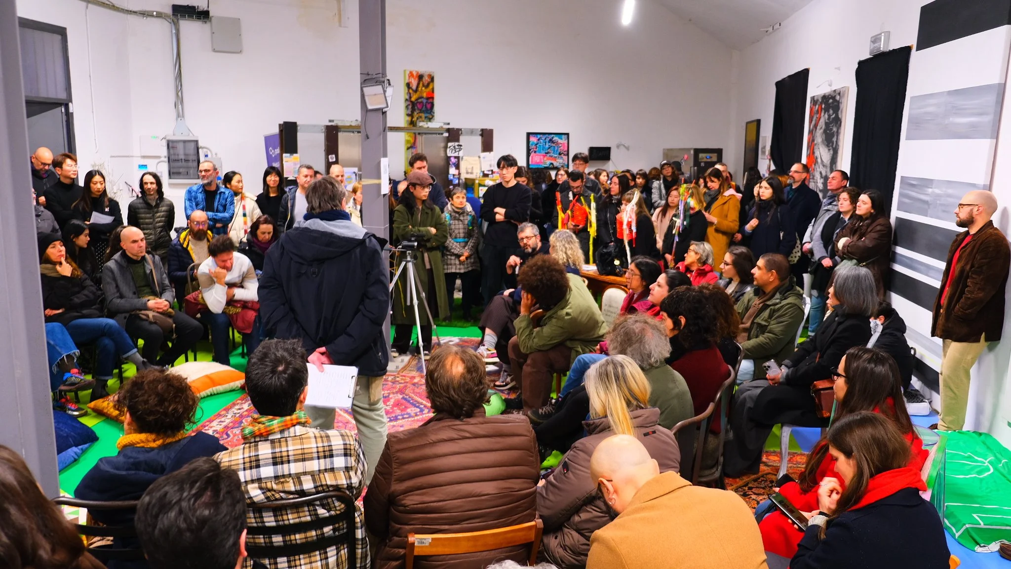 Interni di Lanarchico, atelier artistico e location moderna per eventi aziendali e privati in Toscana