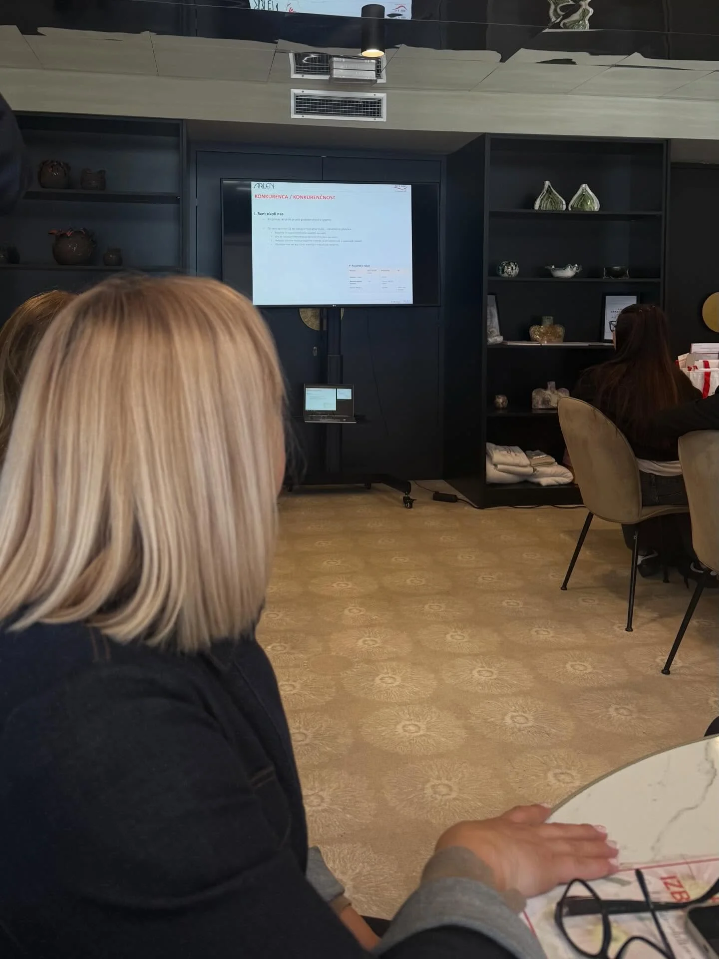 Pomladni brunch s partnerji dr. E. Voss 🌸🌼🌷

Dogodek je bil namenjen povezovanju, poglobljenim pogovorom ter izmenjavi dragocenih izku&scaron;enj. Skupaj smo ustvarili prostor, kjer nismo konkurenca, temveč skupnost, ki se podpira, uči in raste. O