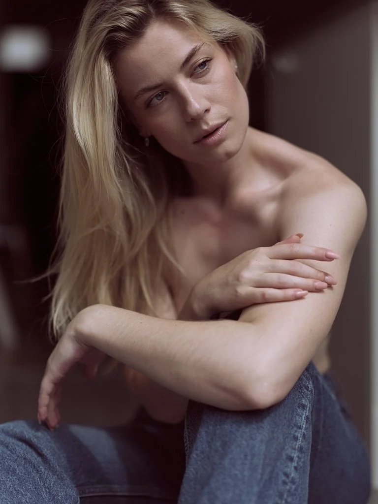 Headshot London based model Sienna. Photo by Laurence Taylor, London.