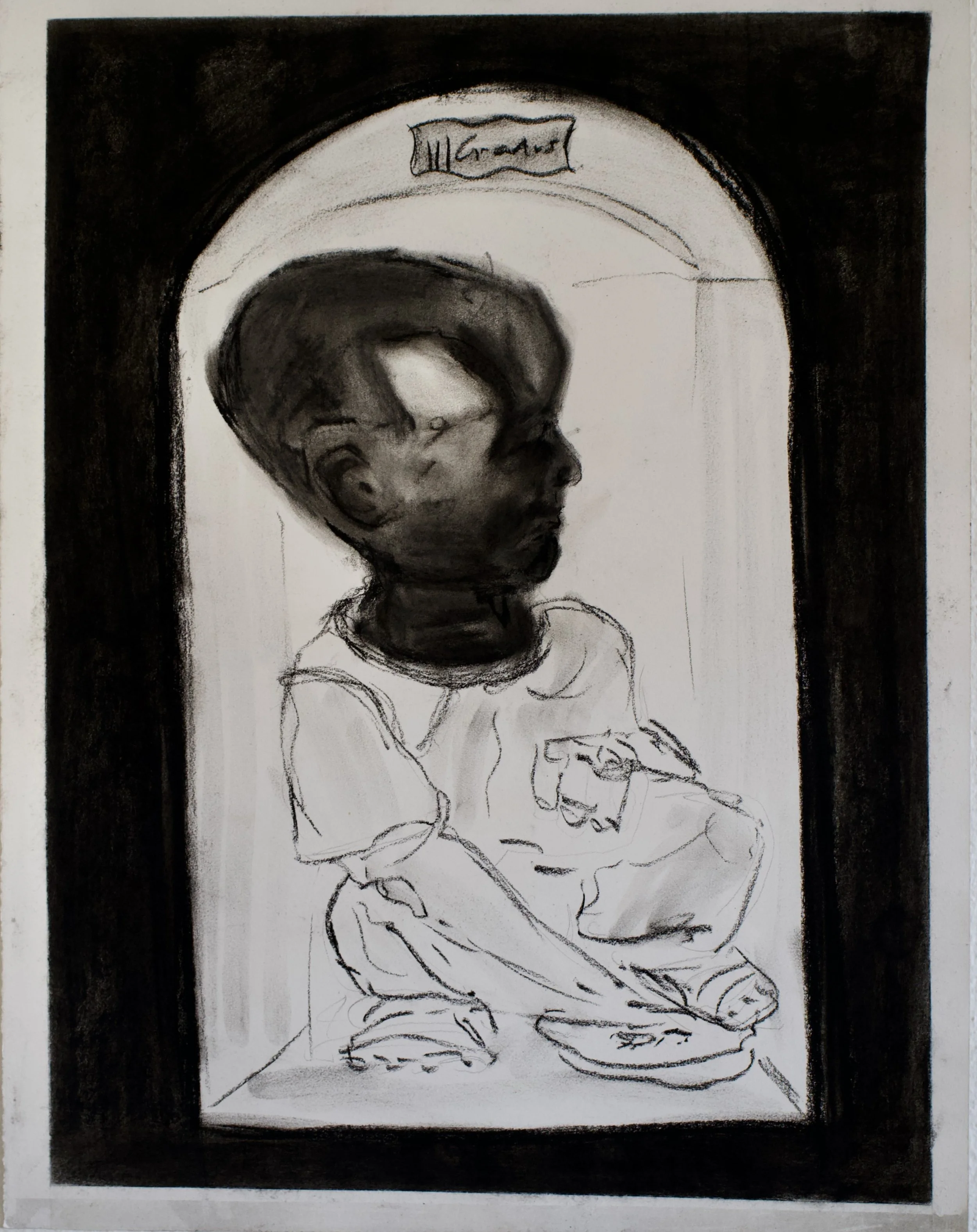 Skizze eines Kindes in einem Rahmen, mit dunklem Hintergrund und Überschrift über dem Kopf.