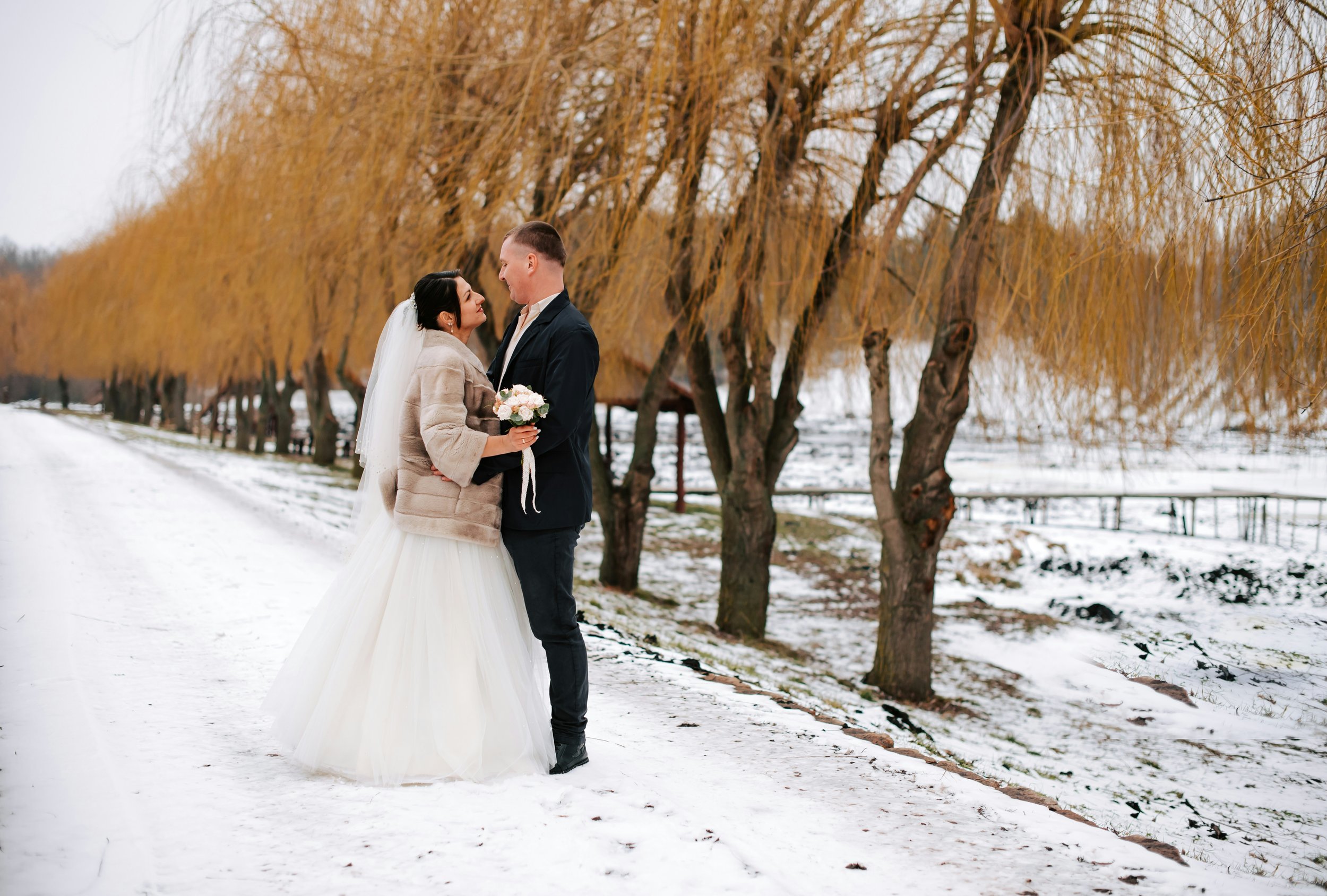 How to actually enjoy a winter wedding