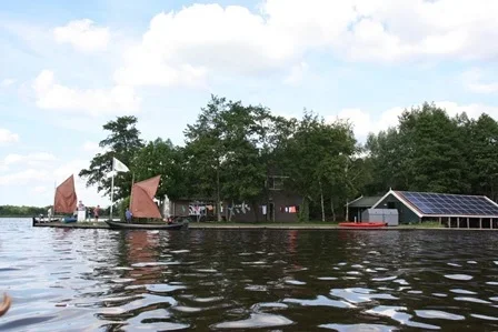 Groepsaccomodatie+Giethoorn+Samen+Een+aanzicht+zuidzijde.webp