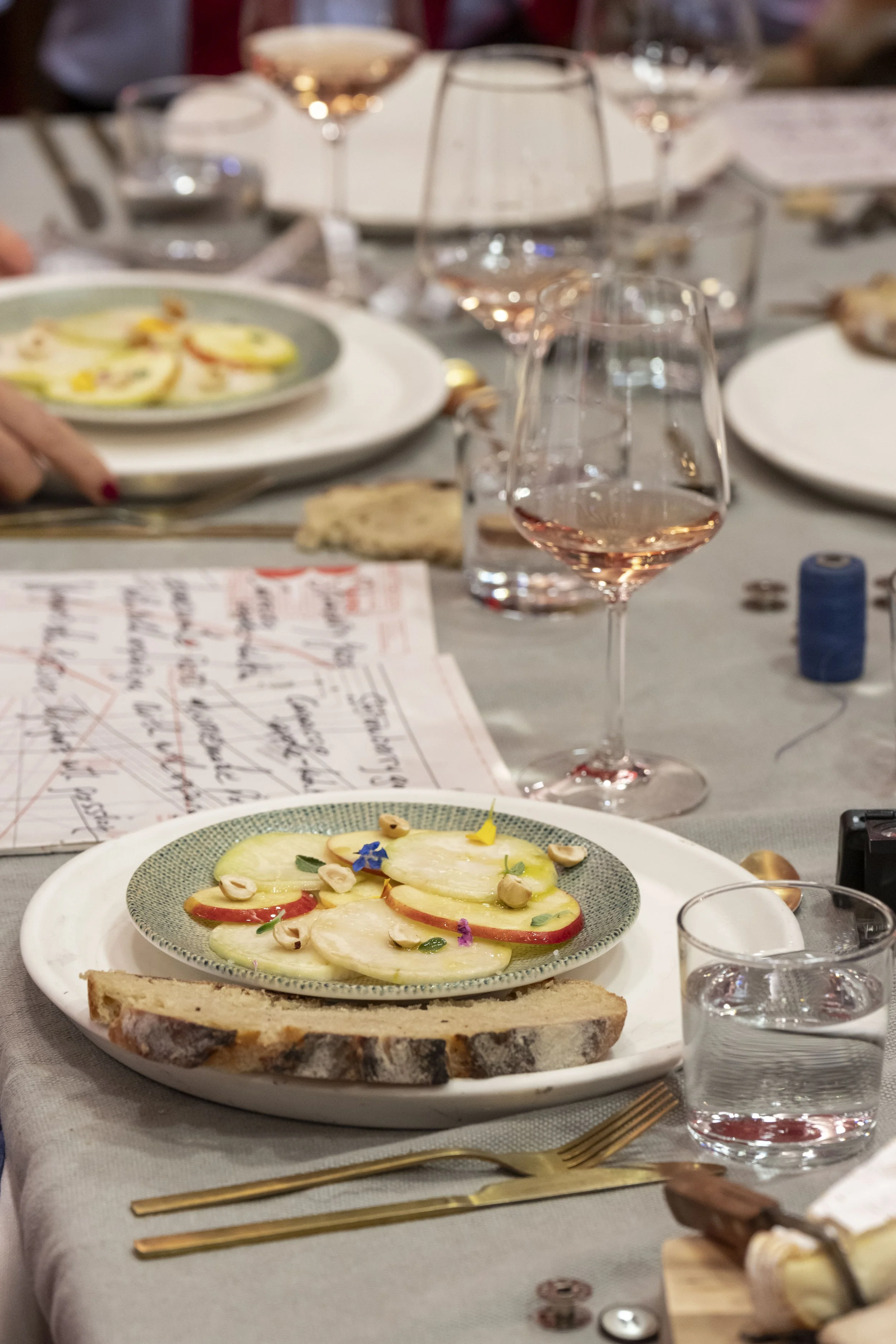 Kohlrabi, apple, hazelnut, rose vinegraitte