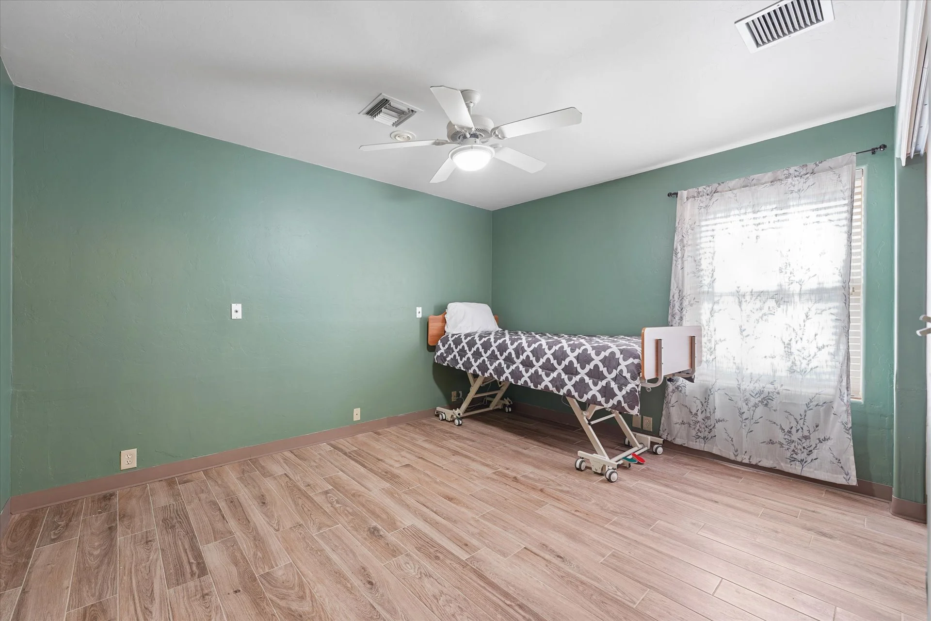 17-Bedroom 1.jpg