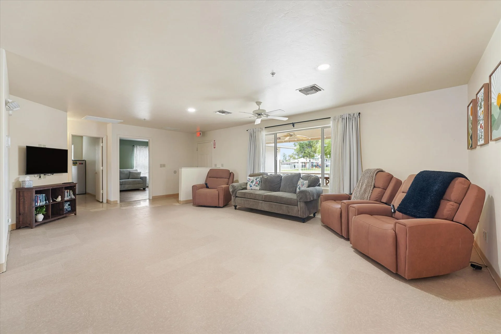 07-Living Room.jpg