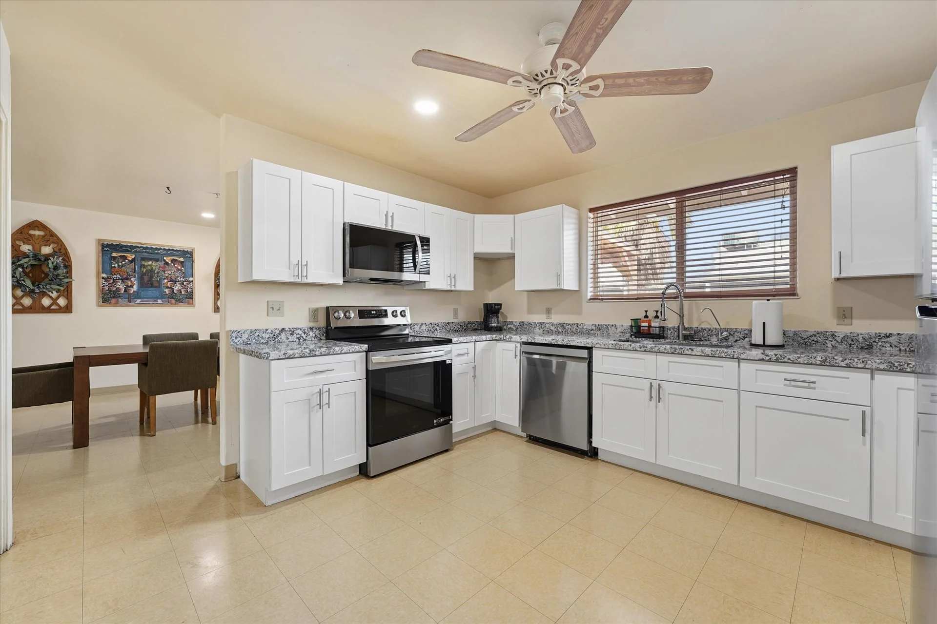 10-Kitchen.jpg