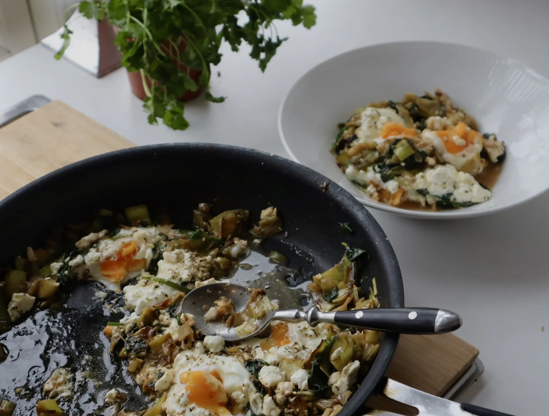 Dampede æg med porrer og za’atar
