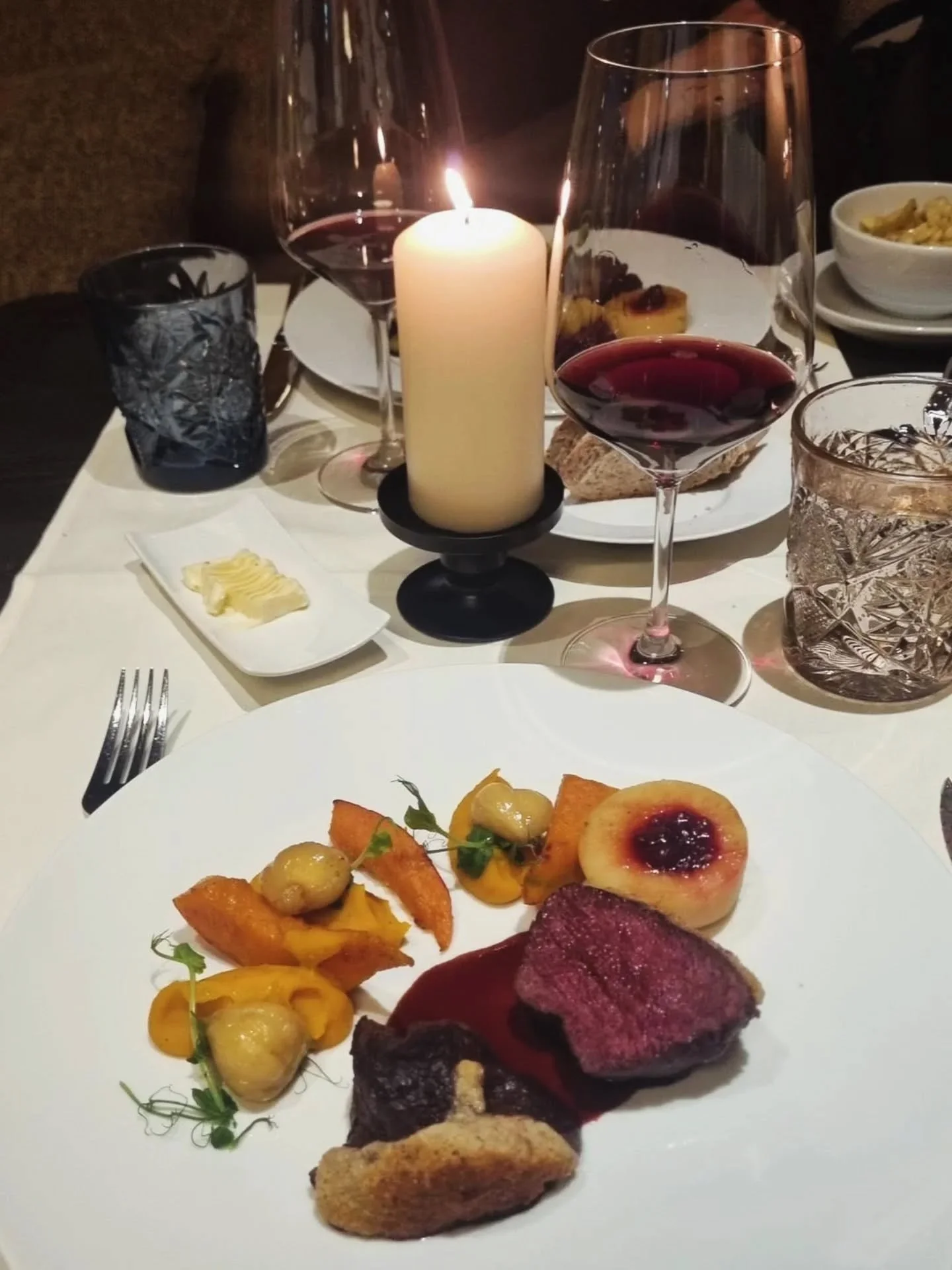 Liecht verdoulich, wie der lescht.
▪︎
#thun #3600 #lyrikgalerie #lyrik #poesie #poetry #mundartverlag #mundart #schweiz #texte #texter #lyriker #poet #schriftsteller