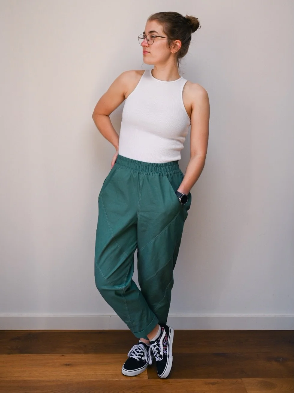 🧩Jigsaw Pants🧩

Even before these pants were released, I was already interested in sewing them. I came across @marliesreukers while she was still developing this pattern, and I have been intrigued by her work ever since. I bought the pattern as soo