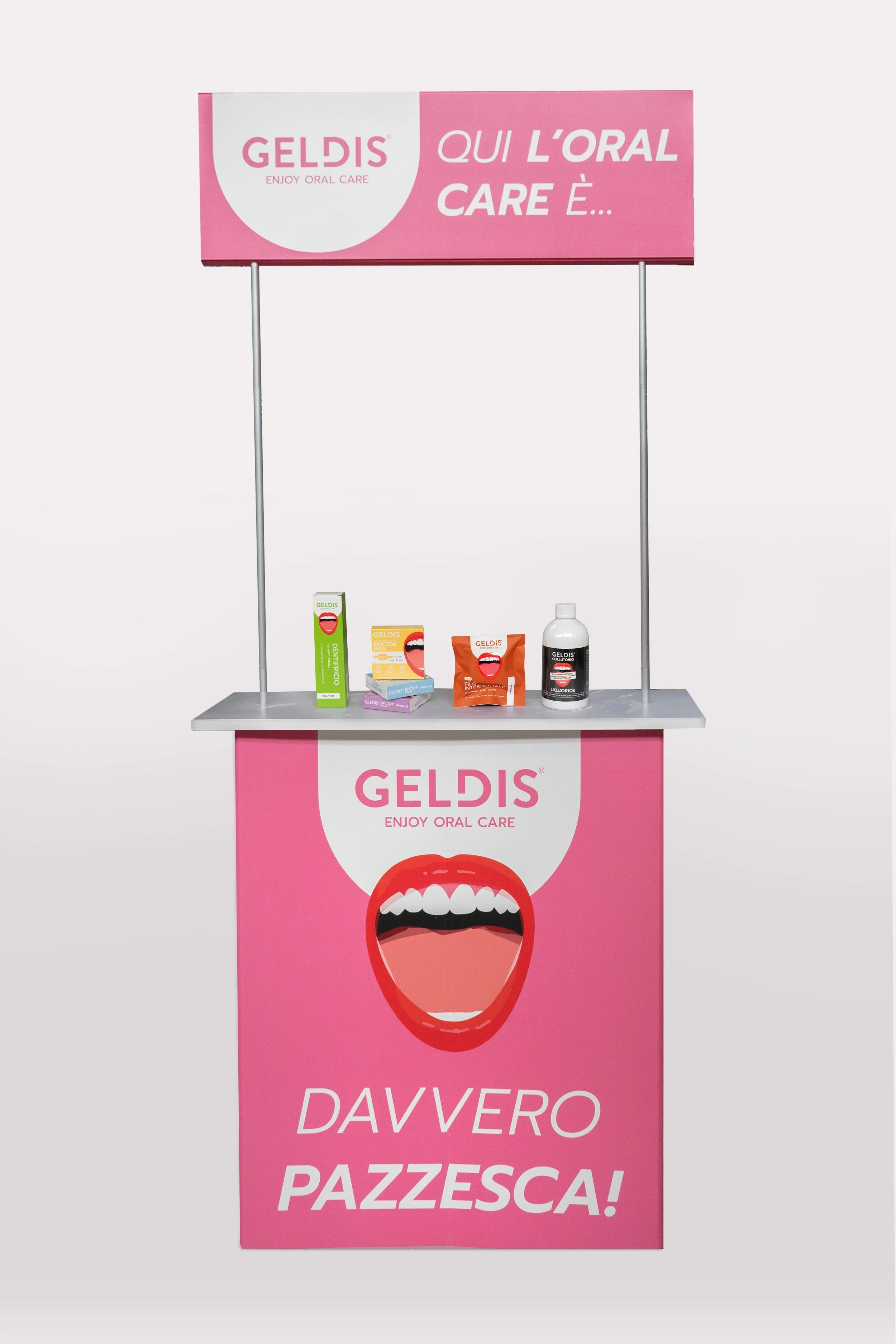 Foto banchetto frontale allestito.jpg