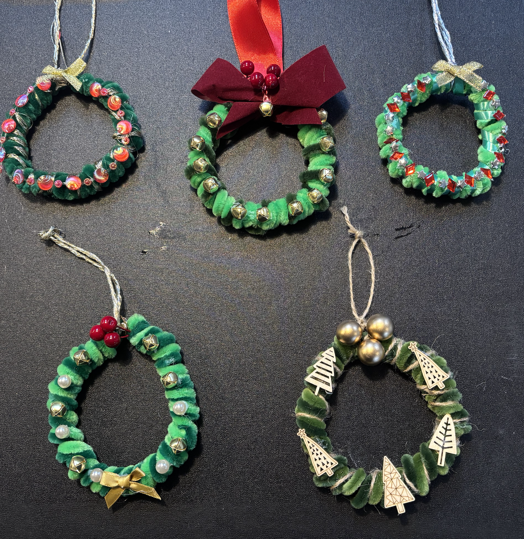 Wreath Christmas Decoration.png