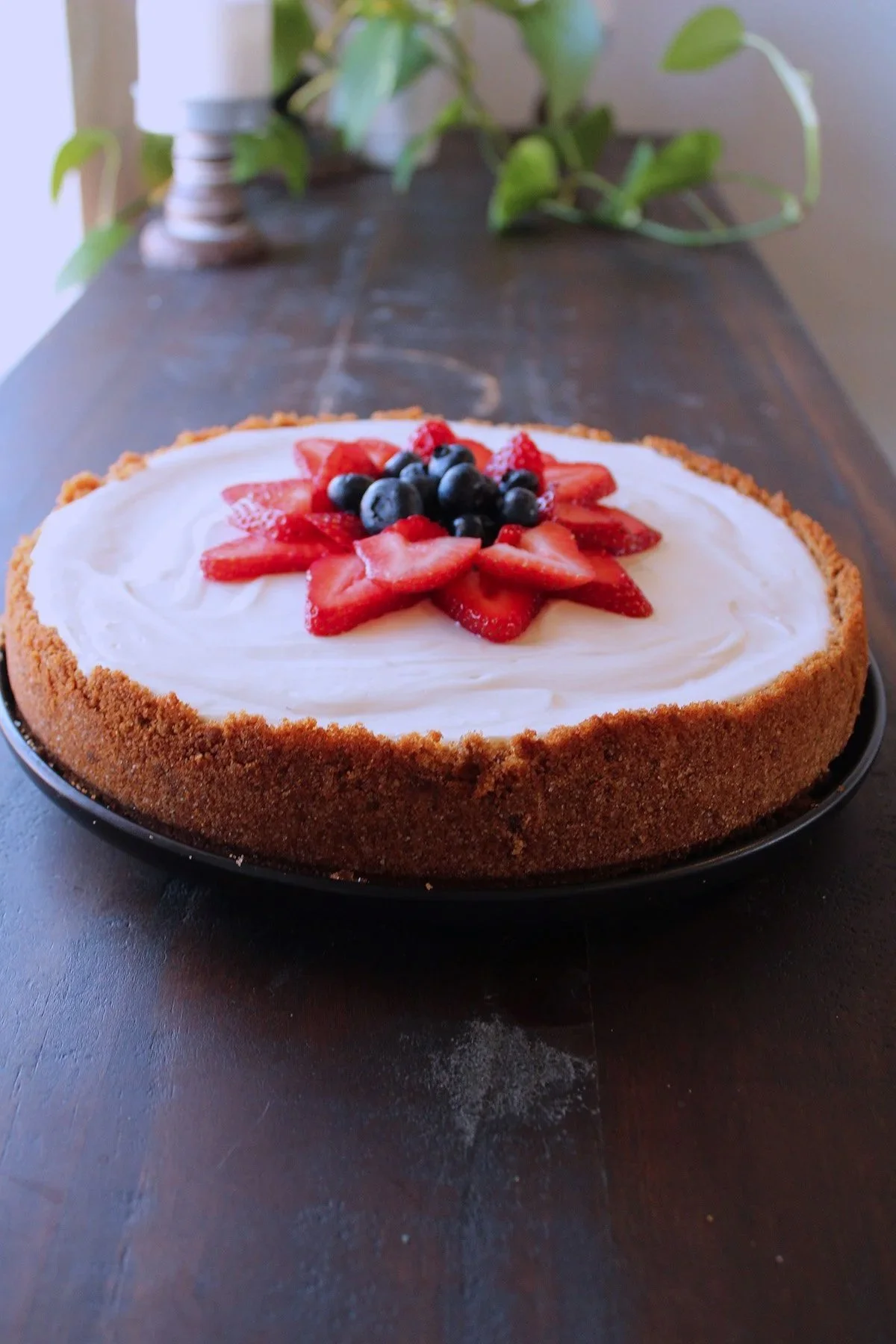 CakeStory Cheesecake with strawberries and blueberries