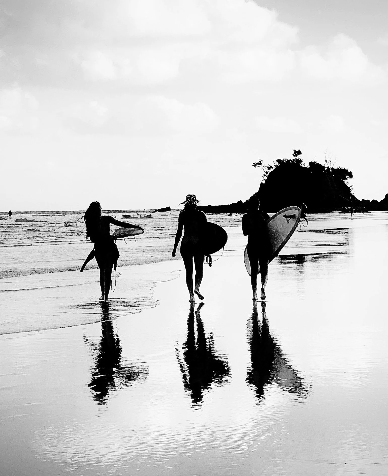 byron surfers girls.jpg