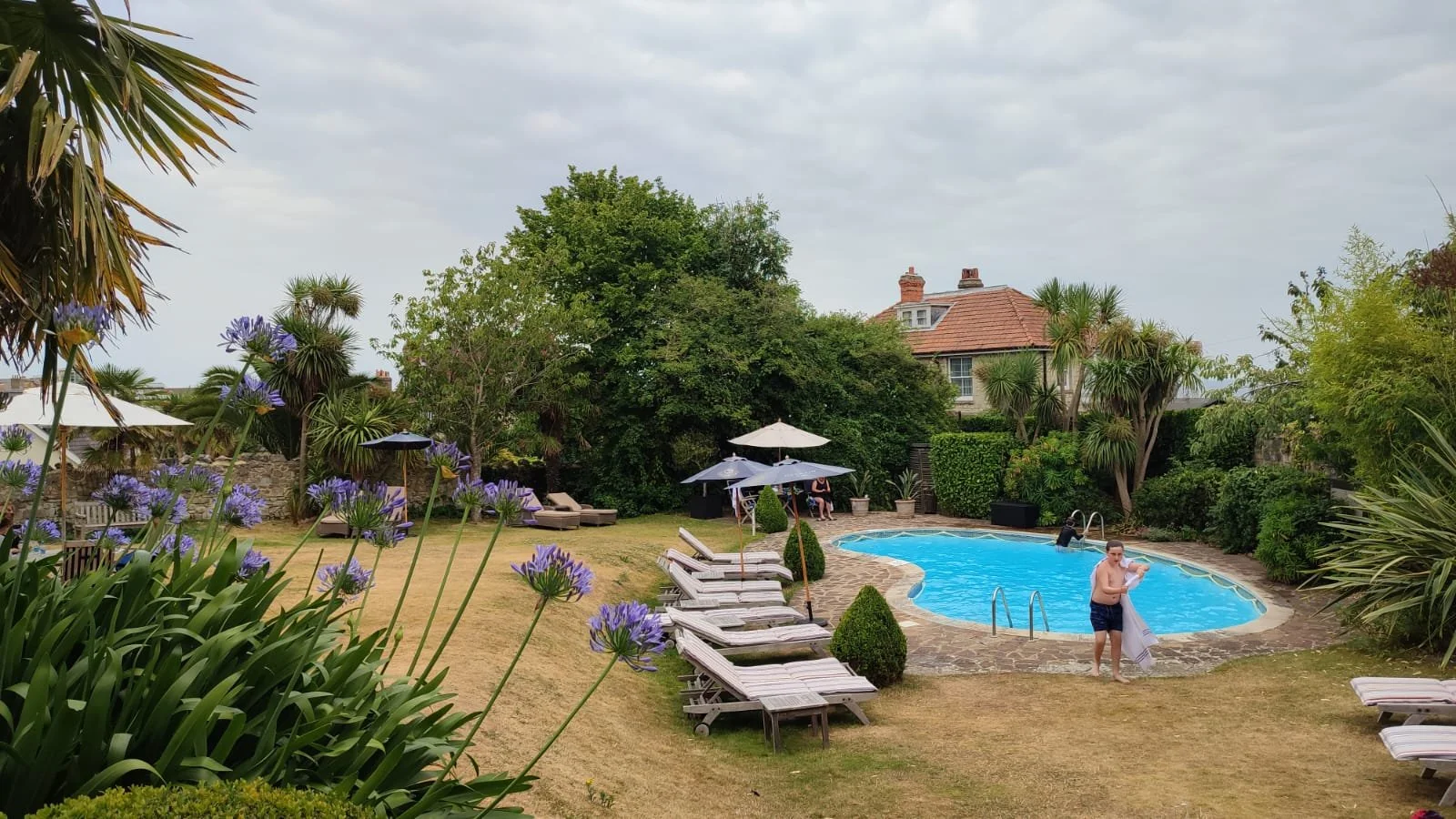 to rotation of pics for the Royal on eat, drink & stay.jpg