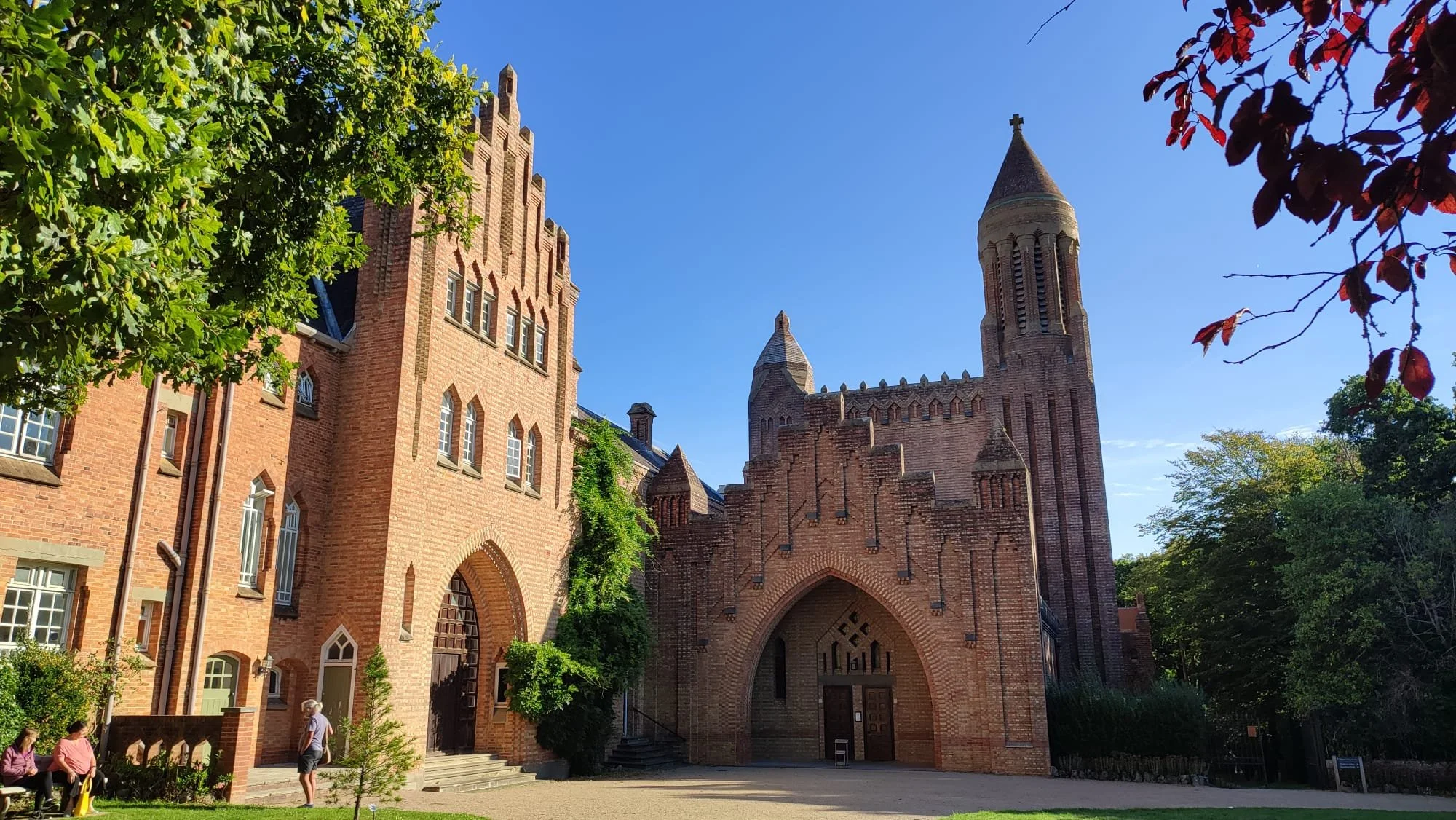 modern quarr abbey-01.jpeg