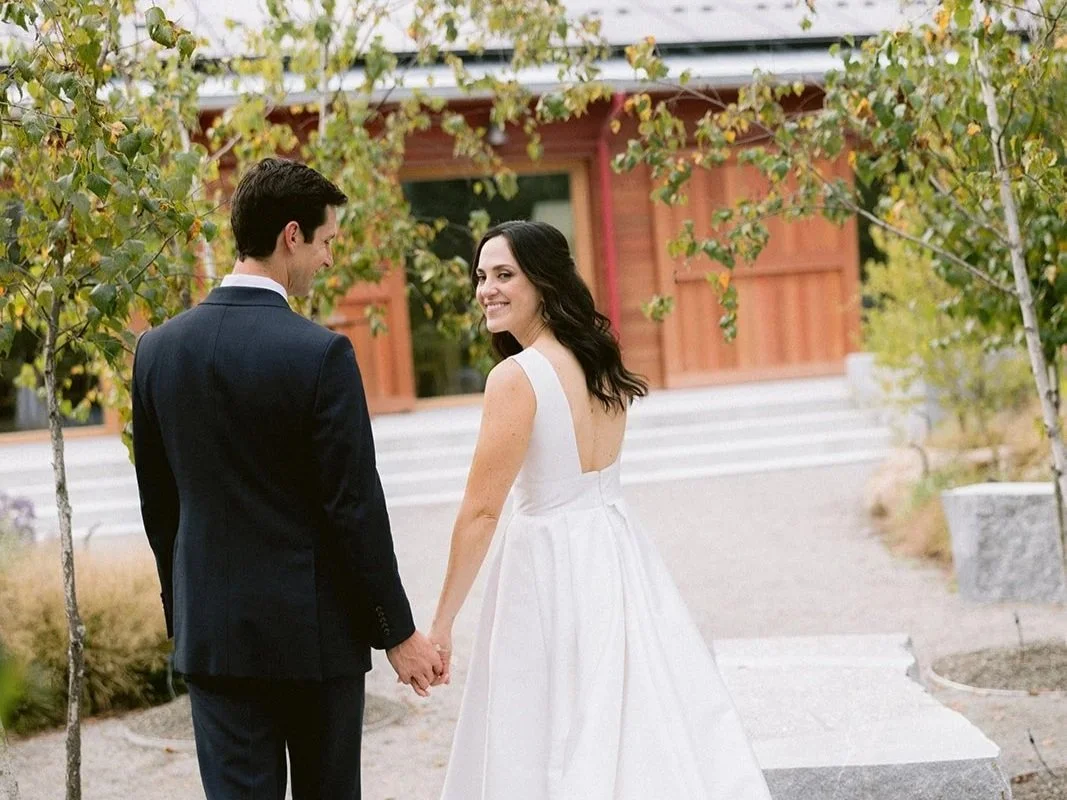 New York wedding planner coordinating a wedding day with a calm and organized approach