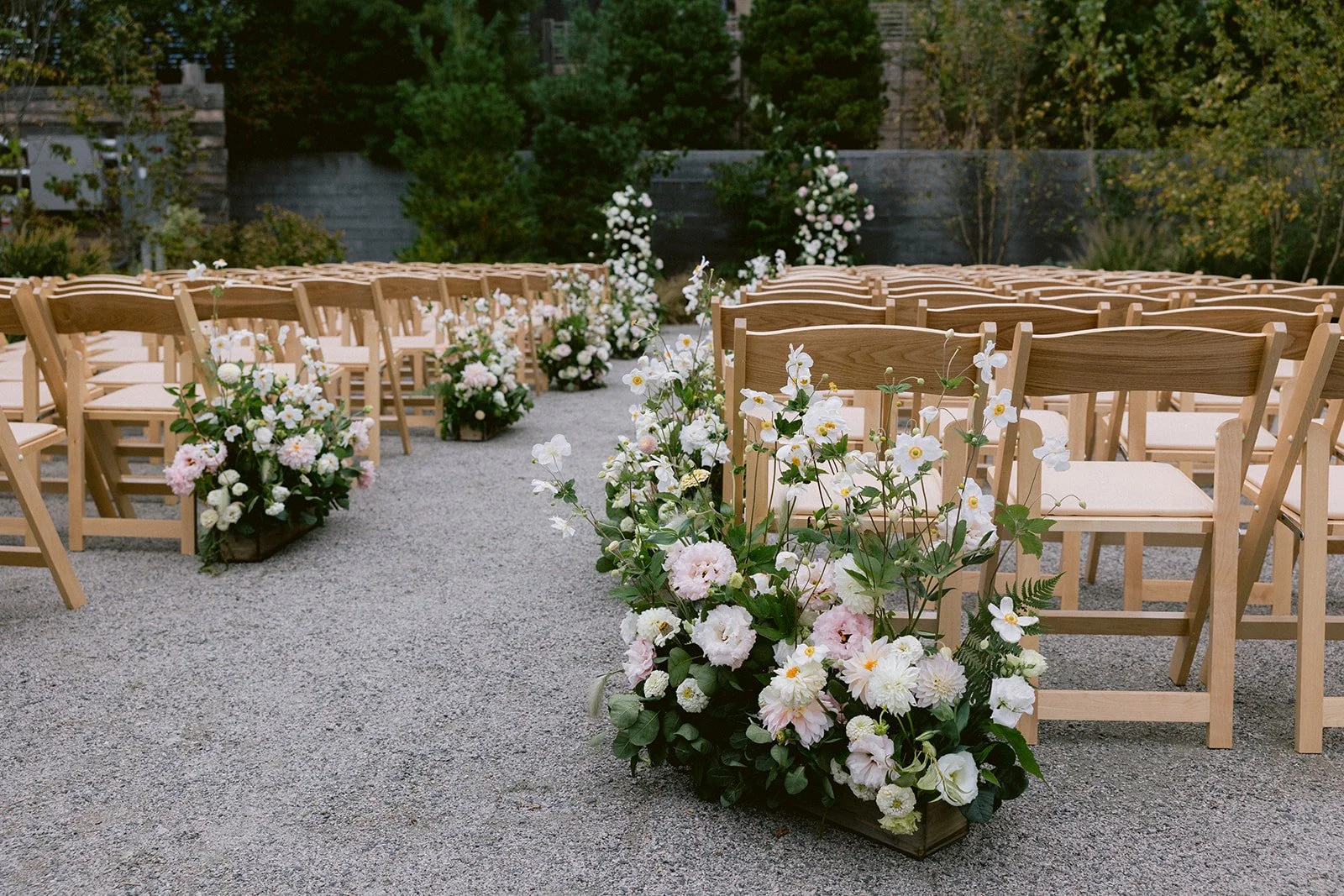 wedding-aisle-flower-arrangement-hudson.jpg