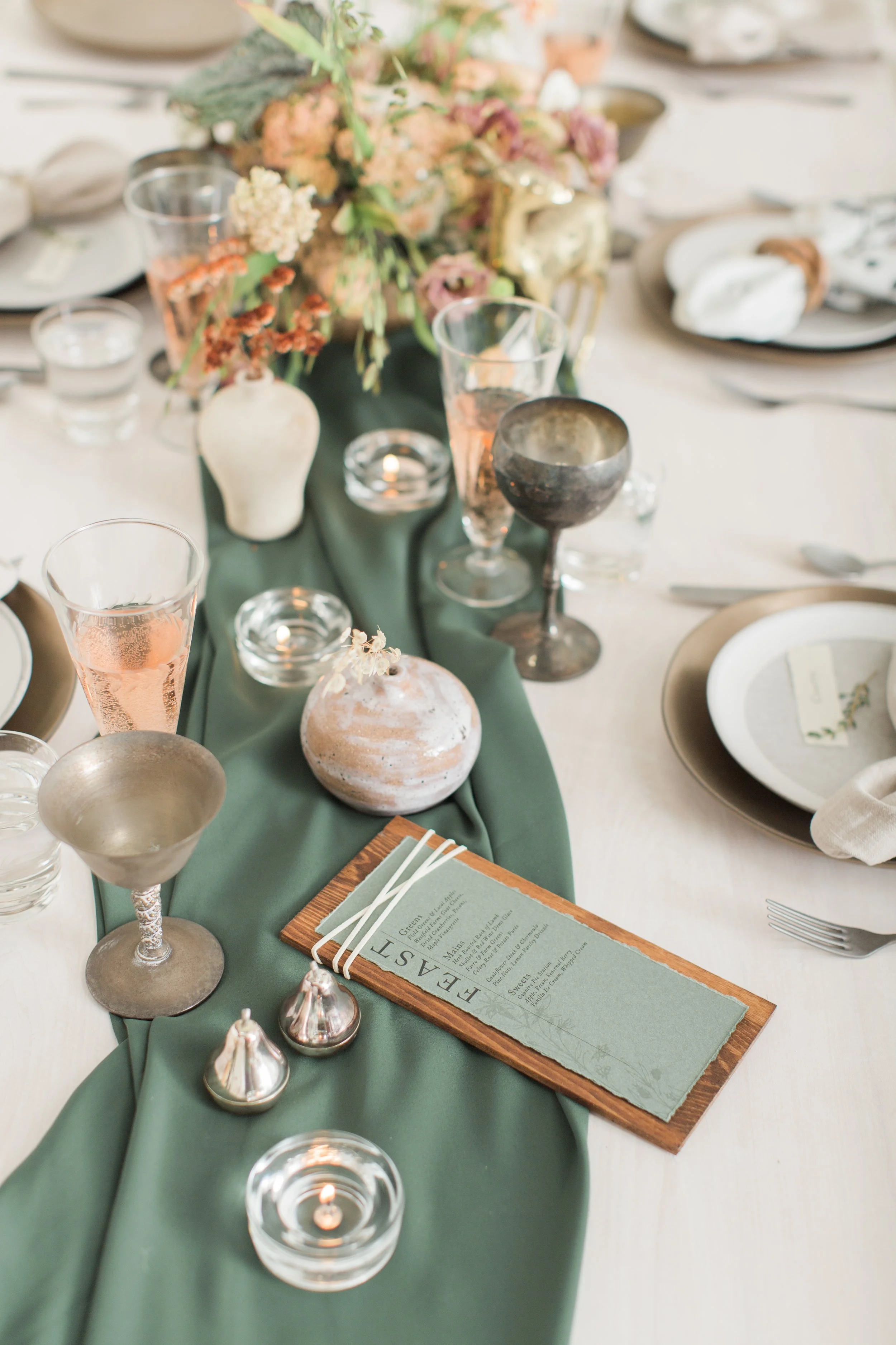 fall_wedding_table_runner_green_velvet.jpg