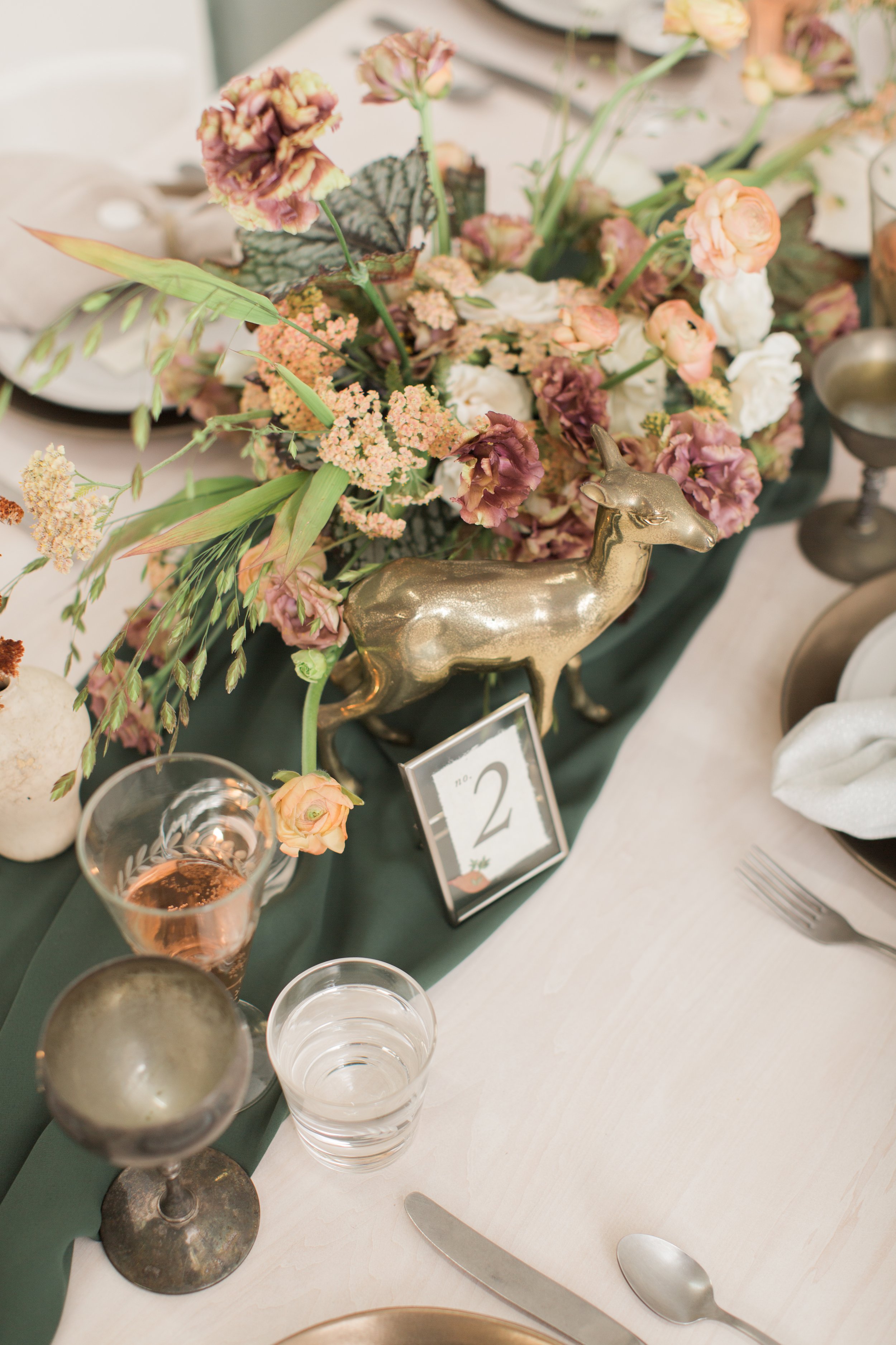 fall_wedding_table_flowers_green_runner.jpg