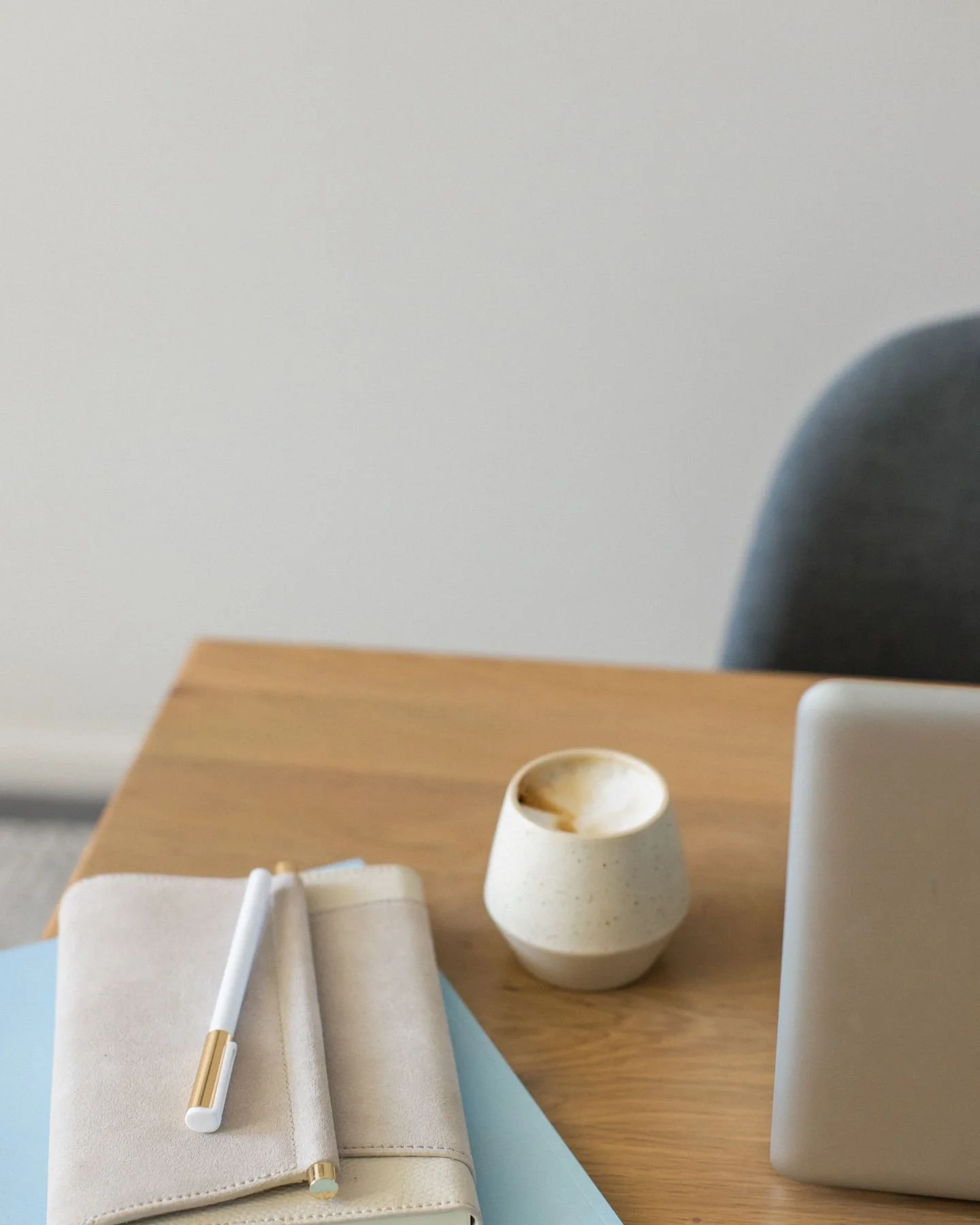 Here&rsquo;s what happens after you reach out to work with me.

From your first message to your booked date, the process is clear, thoughtful, and guided every step of the way.

You can expect timely communication, honest conversations, and a plannin