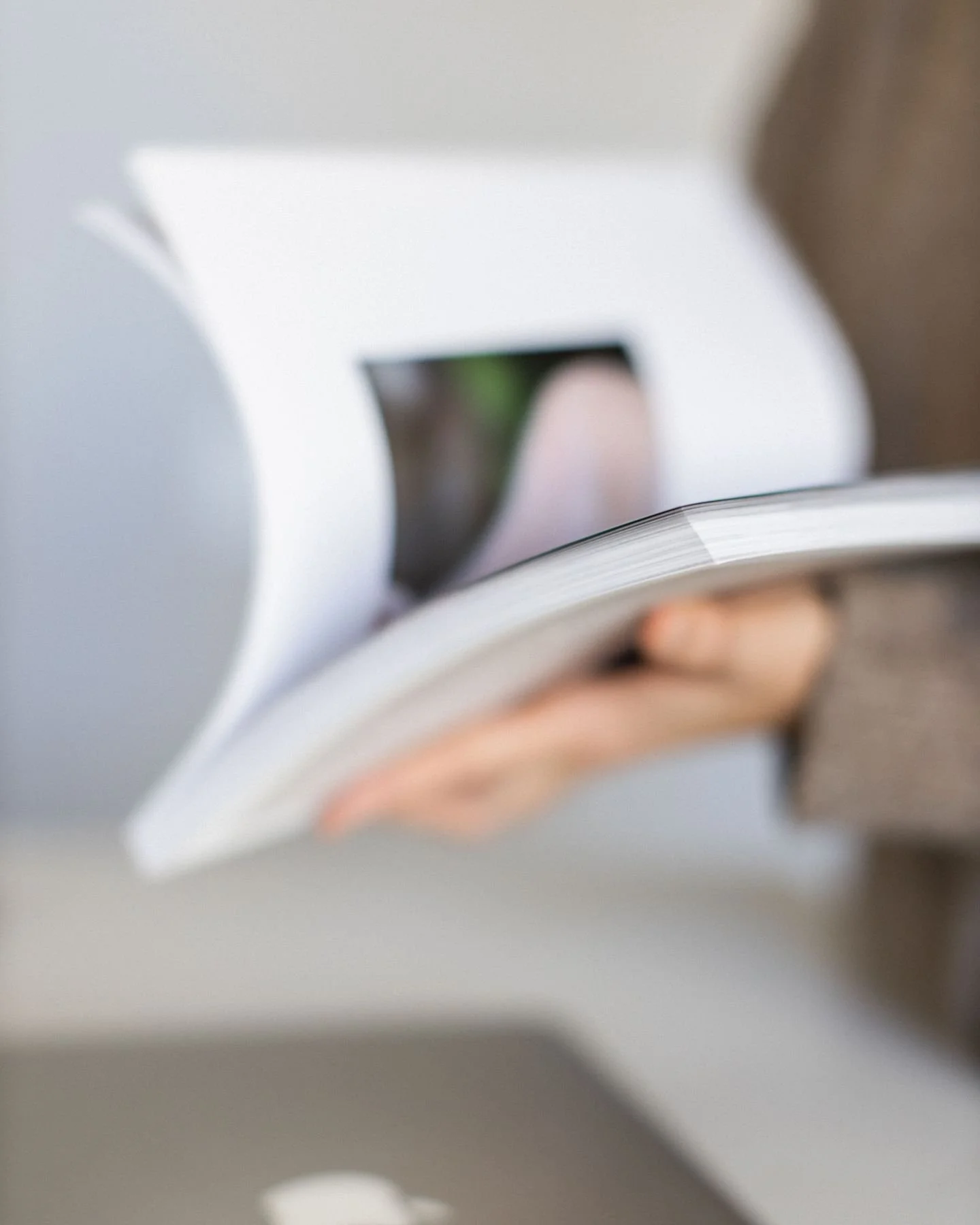 The final three months before a wedding shape how the day actually feels.

This is when timelines come together.
Vendor details are confirmed.
Logistics moves ideas into execution.

For couples planning a Hudson Valley or New York wedding, this stret