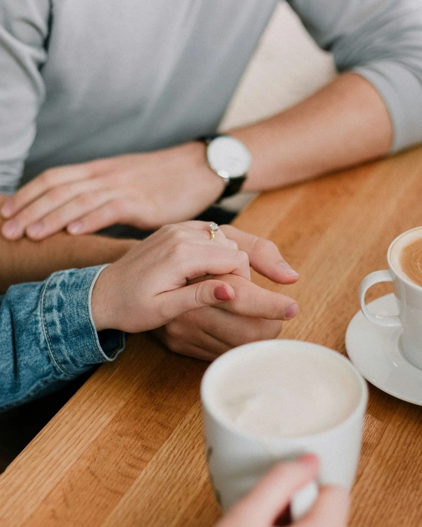 Most couples I work with are balancing a lot.

Full-time careers. Family. Life.
And then wedding planning gets added on top of everything else.

Guest expectations. Vendor decisions. Timelines. Budgets.
It can all start to feel like a lot, even when 