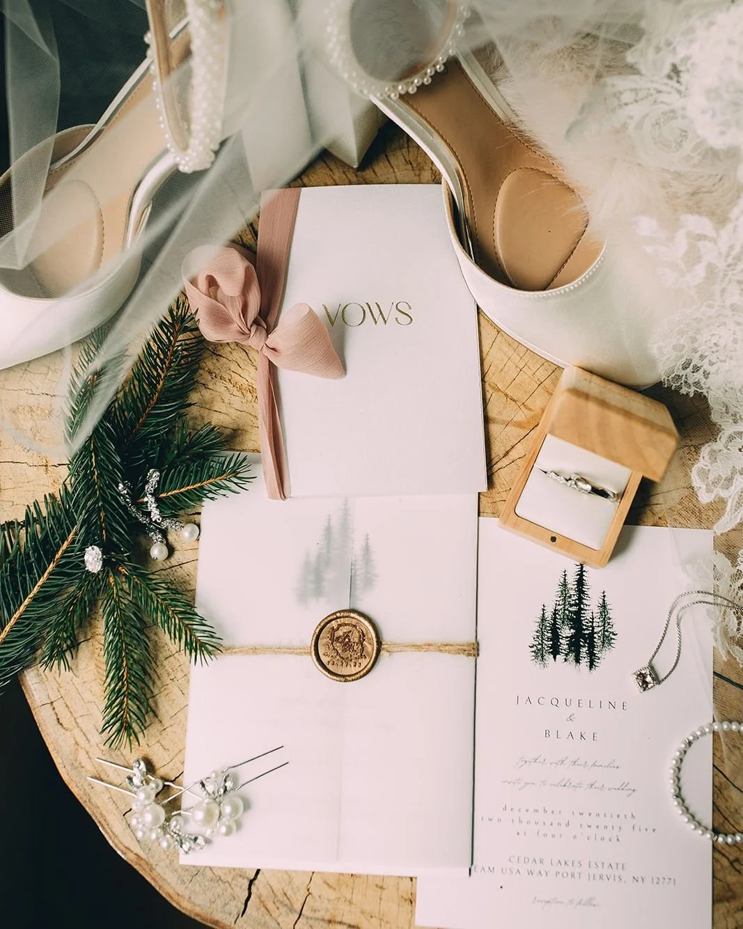 A winter wedding at Cedar Lakes Estate in the Hudson Valley, designed to feel warm and inviting from the start.

Venue: @thesistersofcedarlakes
Planning &amp; Design: @margo.events 
Glam: @skysthelimitartistry
Florals: @boomandbloomflorals
Photo: @er