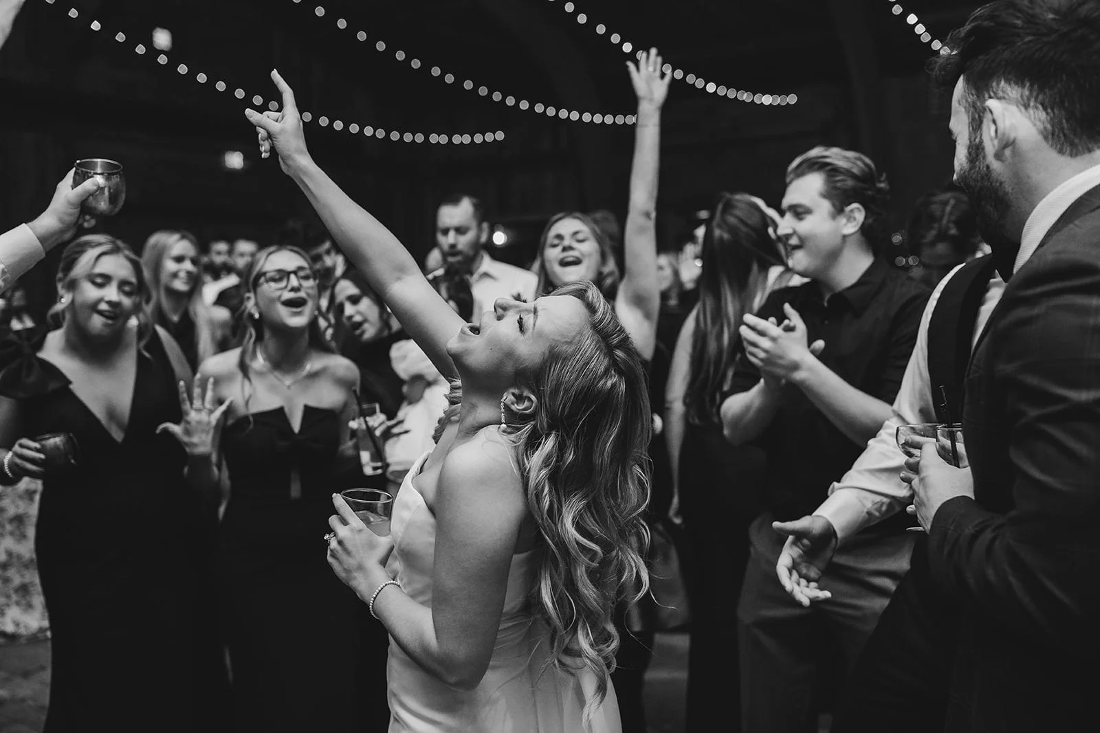 cedar-lakes-estate-wedding-dance-floor-crowd-moment.jpg.jpg