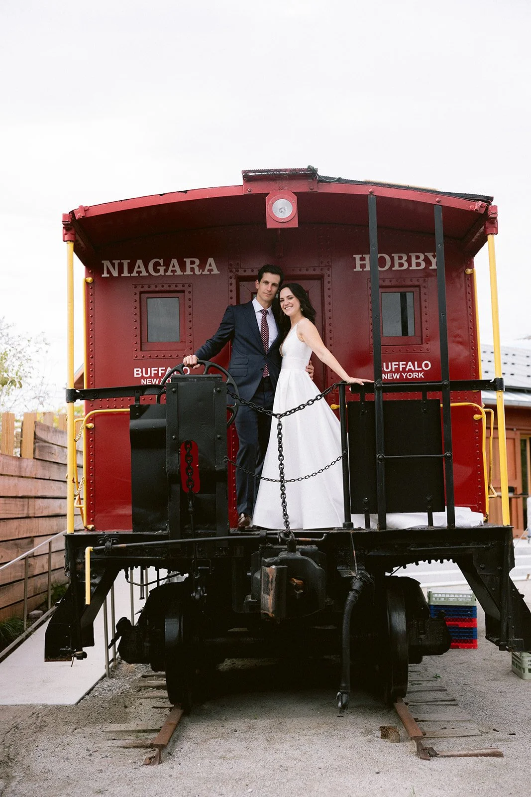 parks-caboose-photo-moment-wedding-hudson.jpg