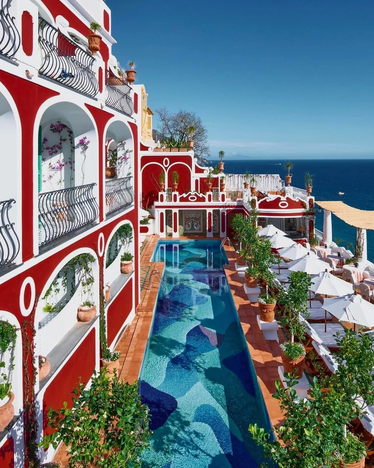 luxury hotel le sirenuse amalfi coast pool with trees and white beach lounges and white umbrellas