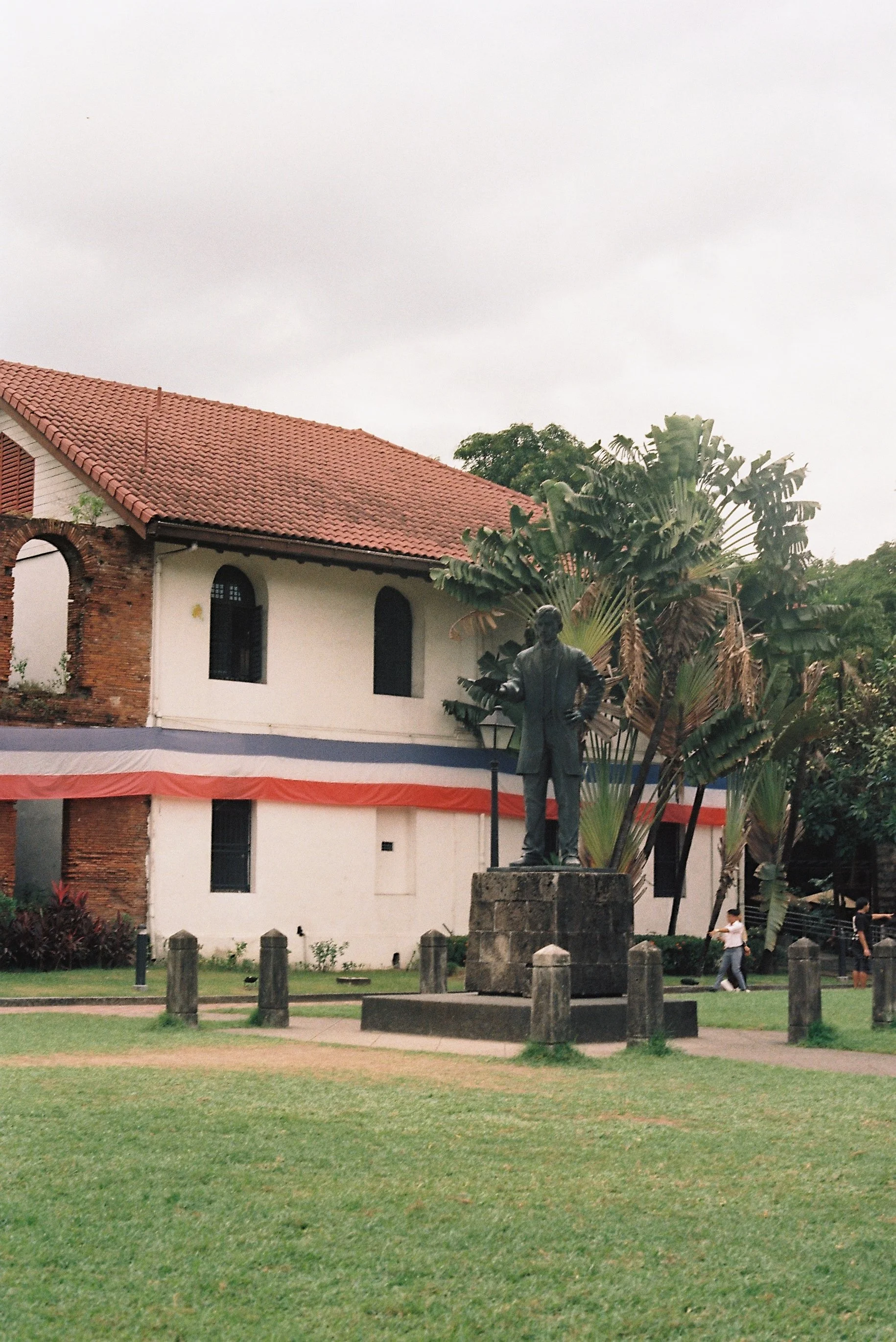 R1-05577-009A.JPG