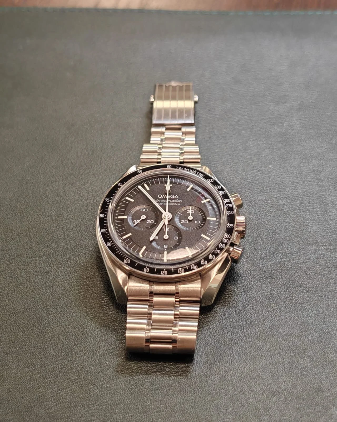 Omega - Speedmaster Professional Moonwatch- 310.30.42.50.01.002