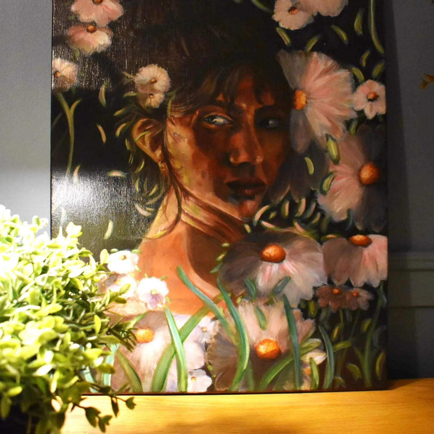 ✨️I was once going to throw this painting away. This was my first 'big painting'. I had always wanted to try painting a portrait but never had the guts to. But one day I just went for it. 

🌸 For a long time I was frustrated that it hadn't come out 