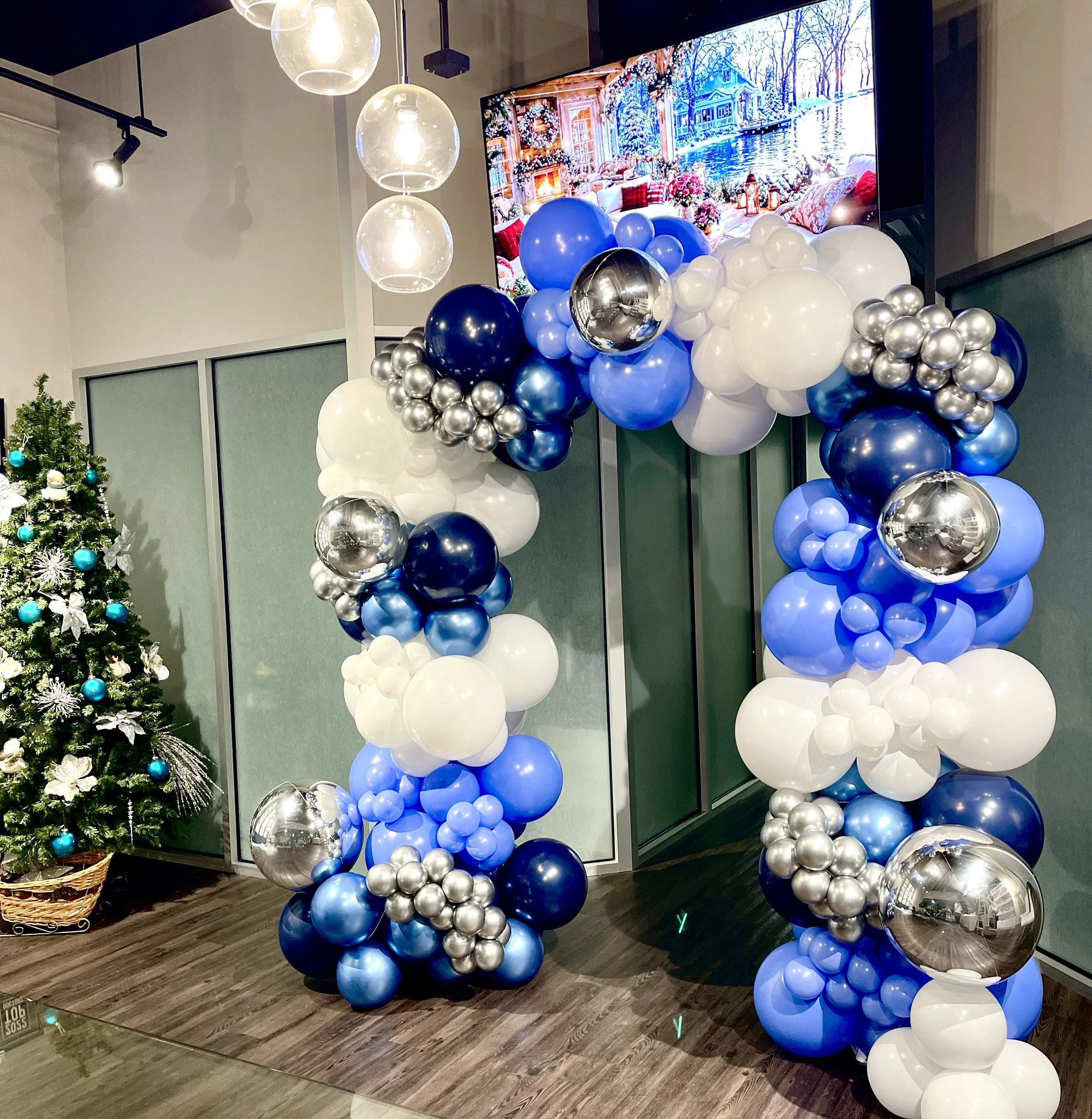 Winter Wonderland Balloon Arch
