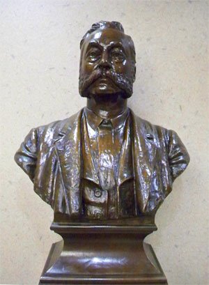 17 Bust of H Mueller.jpg