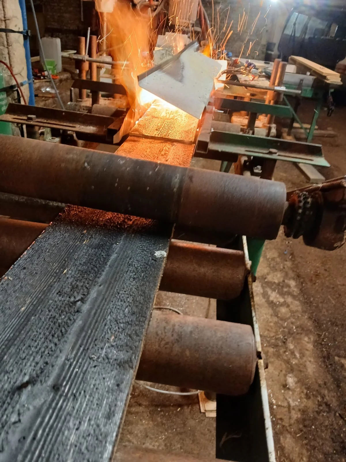 Manufacturing process for ancient japanese burnt wood techonolgy - yakisugu or shou sugi ban